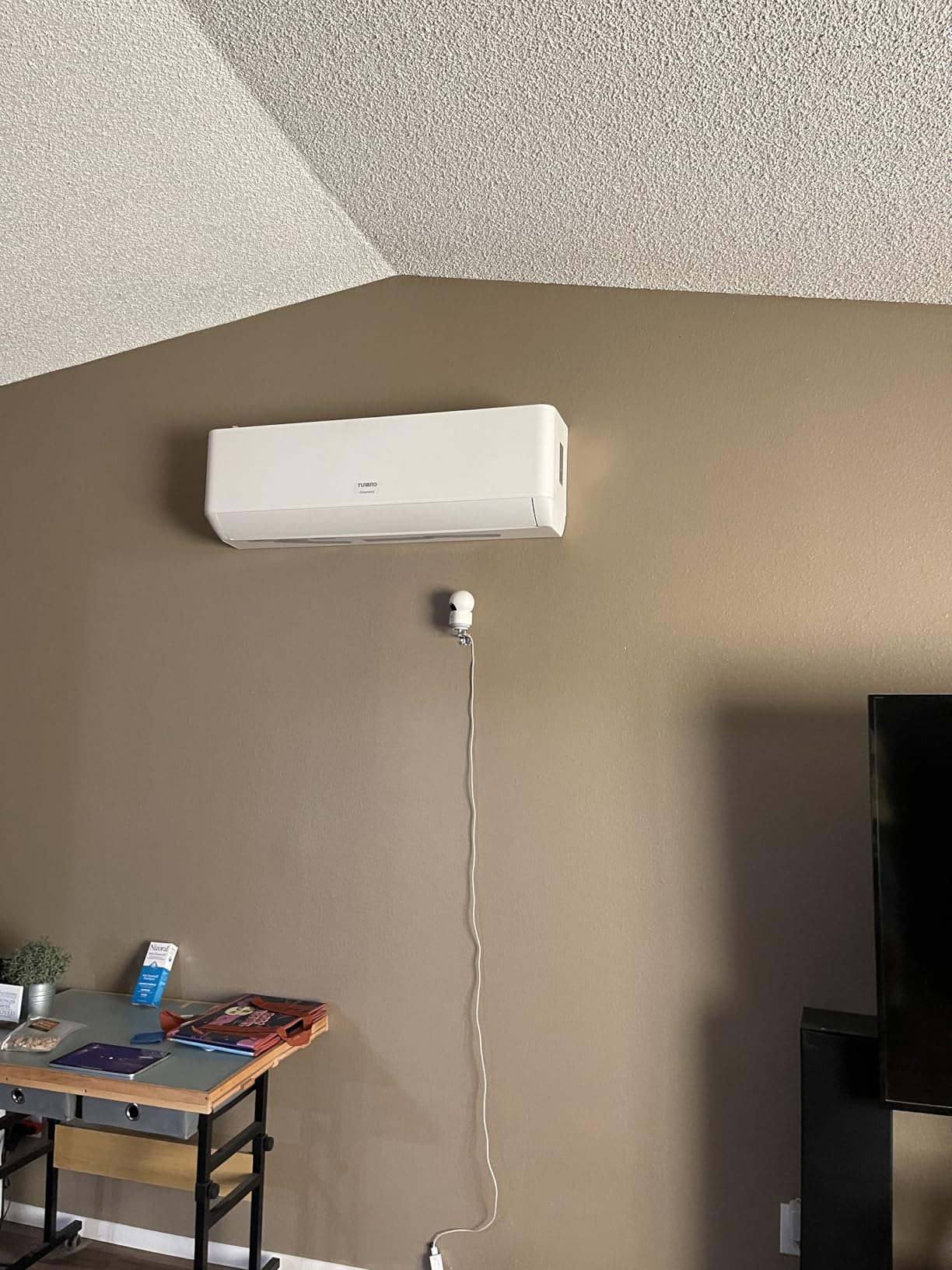 TURBRO 24,000 BTU Ductless Mini Split Inverter AC with Heat Pump, 20 SEER2, 230V, WiFi-Enabled, Cools up to 1,500 Sq.Ft, Energy Star, Greenland Series | R454B 230V 2 Ton Inverter AC System customer photo 2