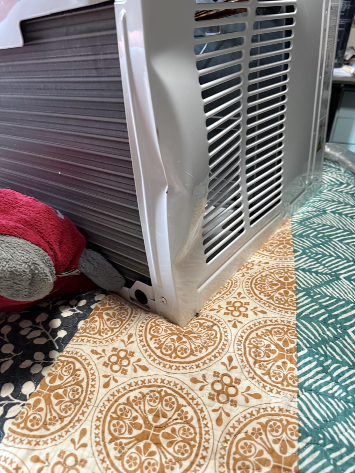 LG 12,200 BTU Window AC with Heat and Remote, 2 Speeds, 208/230V, White | Supplemental Heat, 230/208V, Remote Control, 2 Cooling, Heating and Fan Speeds, Slide In-Out Chassis, Rooms up to 570 Sq.Ft. customer photo 2