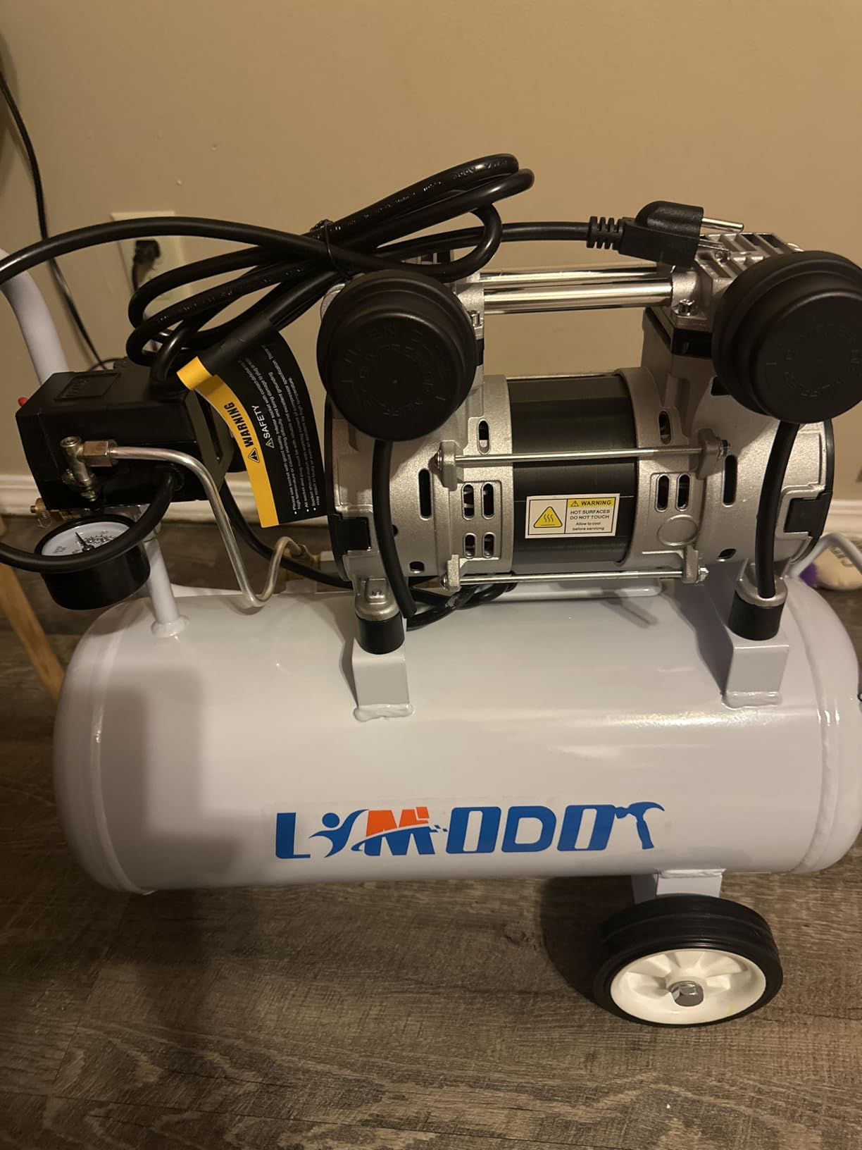 Quiet Oil-Free Air Compressor, 68 dB, 2.8 CFM @ 90 PSI, 5 Gallon Air Tank customer photo 2