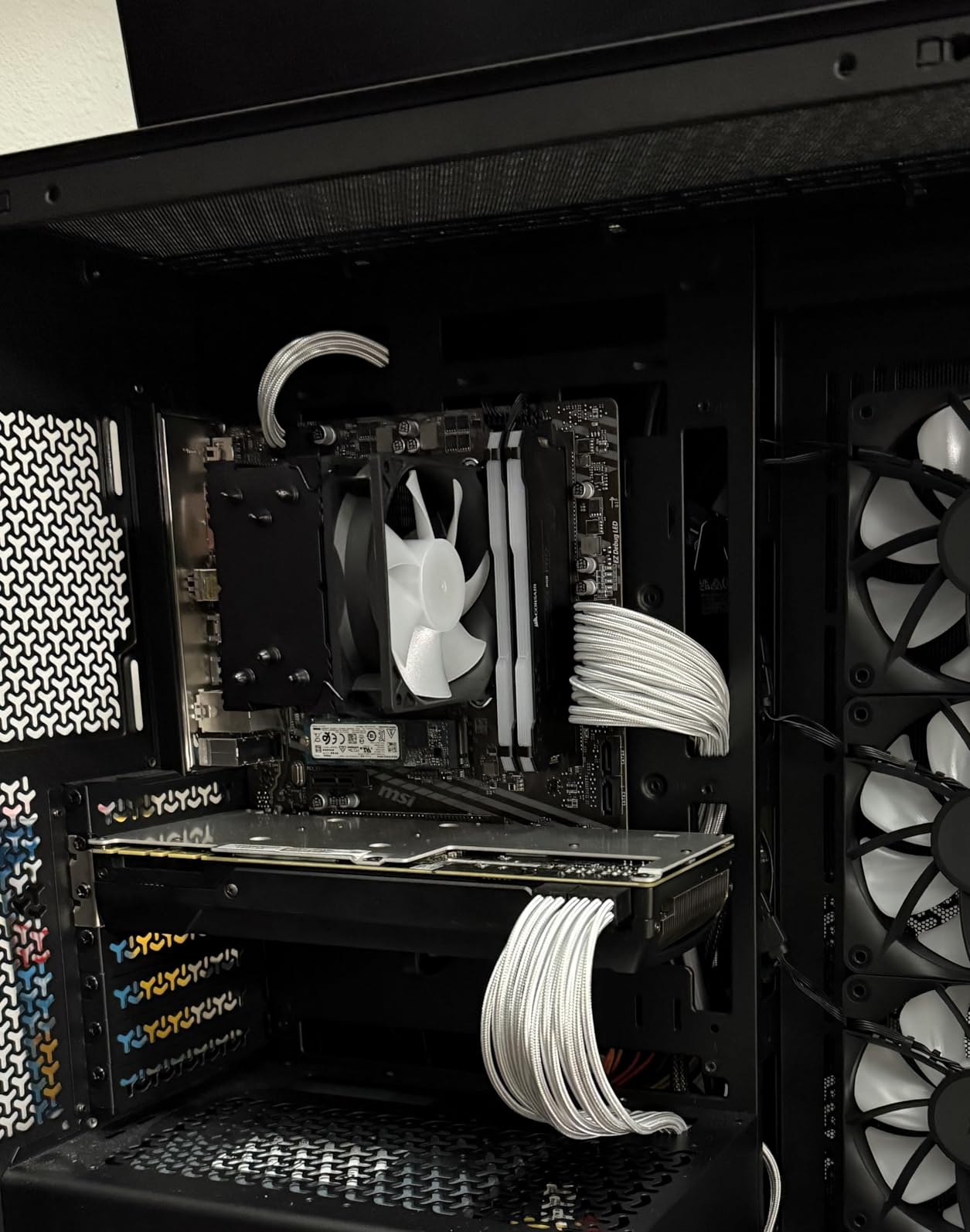 Vetroo V3 Compact Design CPU Air Cooler with ARGB Lighting and PWM Control, Height of 133mm & 92mm Fan, Direct Heat Pipes, Aluminium Fins, for AMD AM4/AM5 & Intel LGA1851/1700/1200/115X customer photo 1