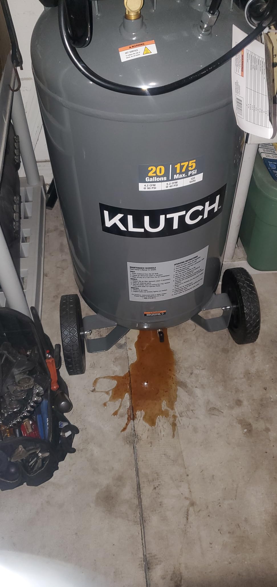 Klutch 29-Gallon Air Compressor, 2.5 HP, 120V, 175 PSI, 5.1 CFM at 90 PSI | Oil-free vertical design, Quick recovery, Nailing and painting use, Large wheels, Maintenance-friendly tank drain customer photo 2