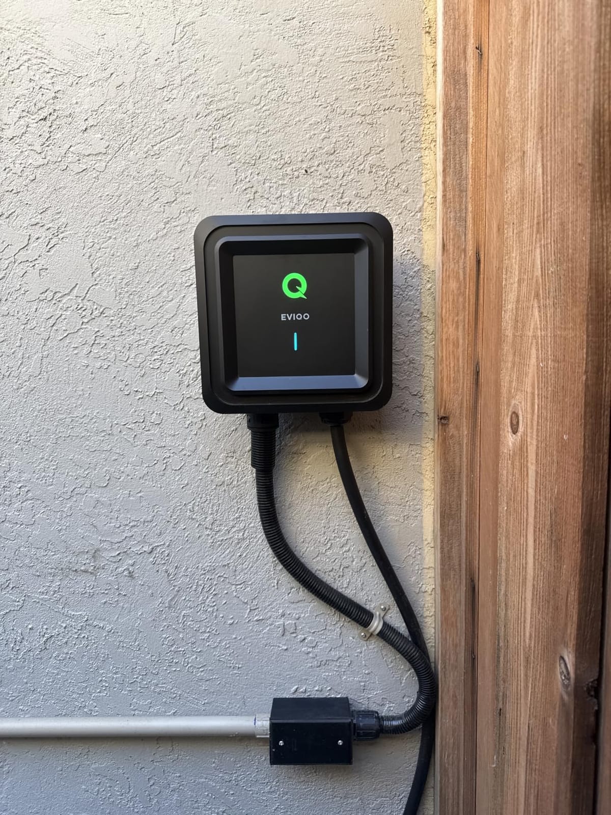 EVIQO Level 2 EV Charger J1772 40A NEMA 14-50 - 240V Wall Charging Station, Plug in, up to 40 mph, 25ft Cable, WiFi (2.4GHz), Smart App, Weatherproof Indoor/Outdoor (IP66, NEMA 4), UL & ETL Certified customer photo 1