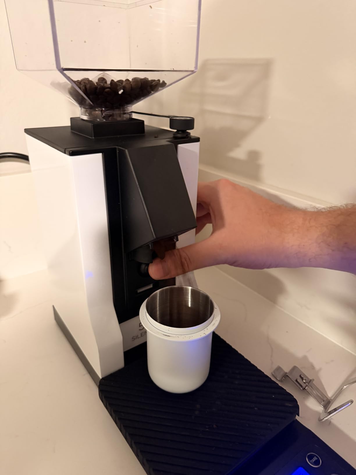 Eureka Mignon Silenzio Espresso Grinder, White, 55mm | Silent Technology, Stepless, Timed Dosing customer photo 2