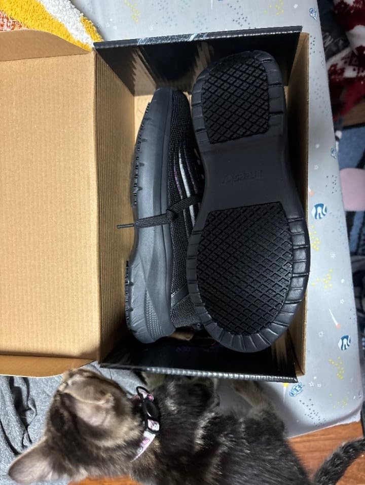 Treesky Non Slip Work Shoes for Women, Restaurant & Kitchen Sneakers | Slip resistant soles, lightweight cushioning, breathable knit, removable insole, for nursing, food service & long shifts customer photo 2
