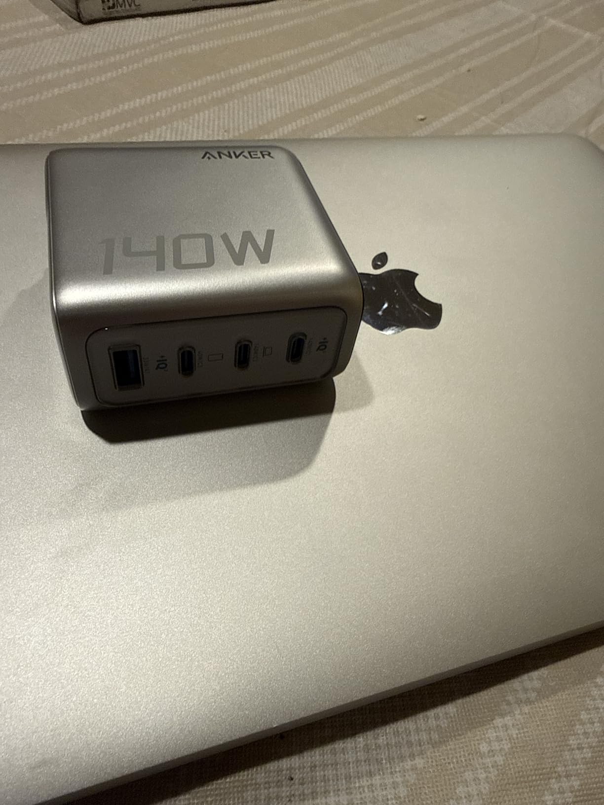 Anker 140W Max 4-Port GaN Charging Block, Smart Display for MacBook Charger | Fast Charger USB C Power Adapter with Touch Controls for Macbook Pro, iPad, iPhone 17/16 Series (Include 5FT Cable, Non-Battery) customer photo 2