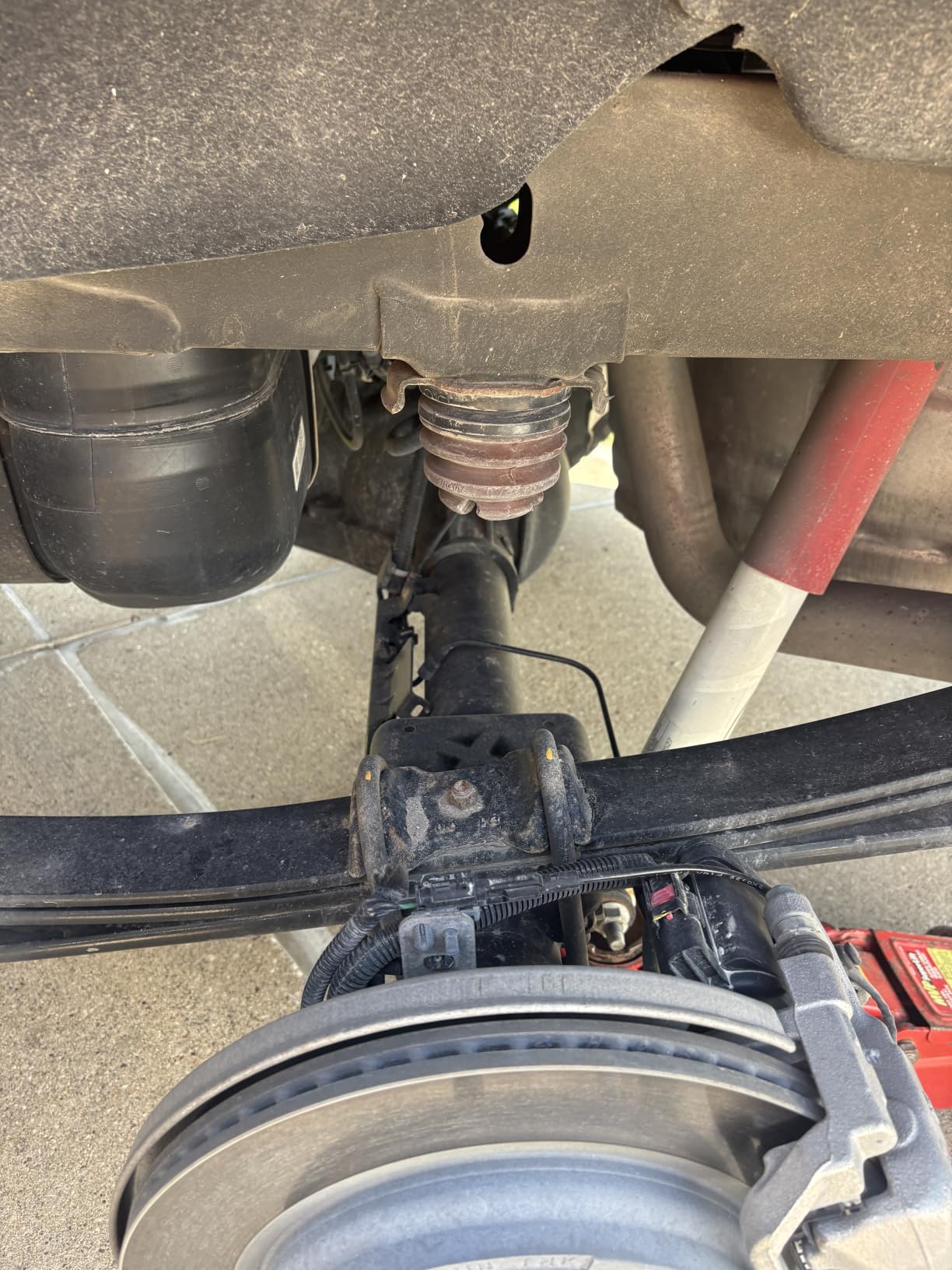 RETRUE Rear Air Bags Suspension Kit Compatible with Silverado Sierra 1500 | Fit 2019-2026 Chevrolet Chevy Silverado GMC Sierra 1500, 5000 Lbs of Load Leveling Capacity, Replacement for Firestone 2609 customer photo 2
