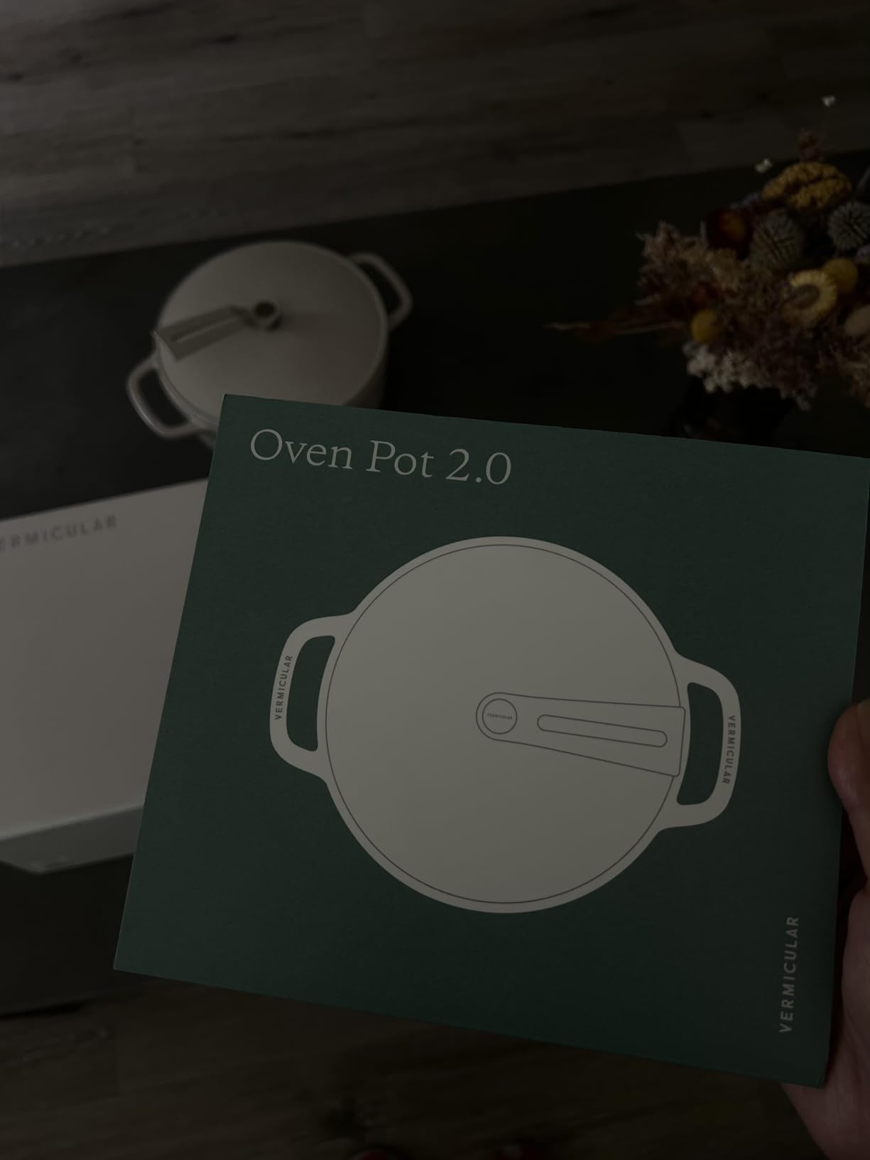 Vermicular Oven Pot 2.0 | 22cm (3.7qt) - Sea Salt White | Lightweight Enameled Cast Iron Dutch Oven, Non-toxic, Oven-Safe, Induction-Compatible, 8.7