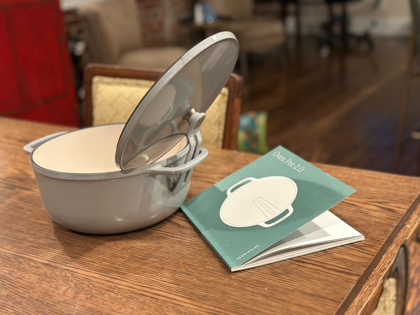 Vermicular Oven Pot 2.0 | 26cm (5.9qt) - Hazelnut Brown | Lightweight Enameled Cast Iron Dutch Oven, Non-toxic, Oven-Safe, Induction-Compatible, 10.2