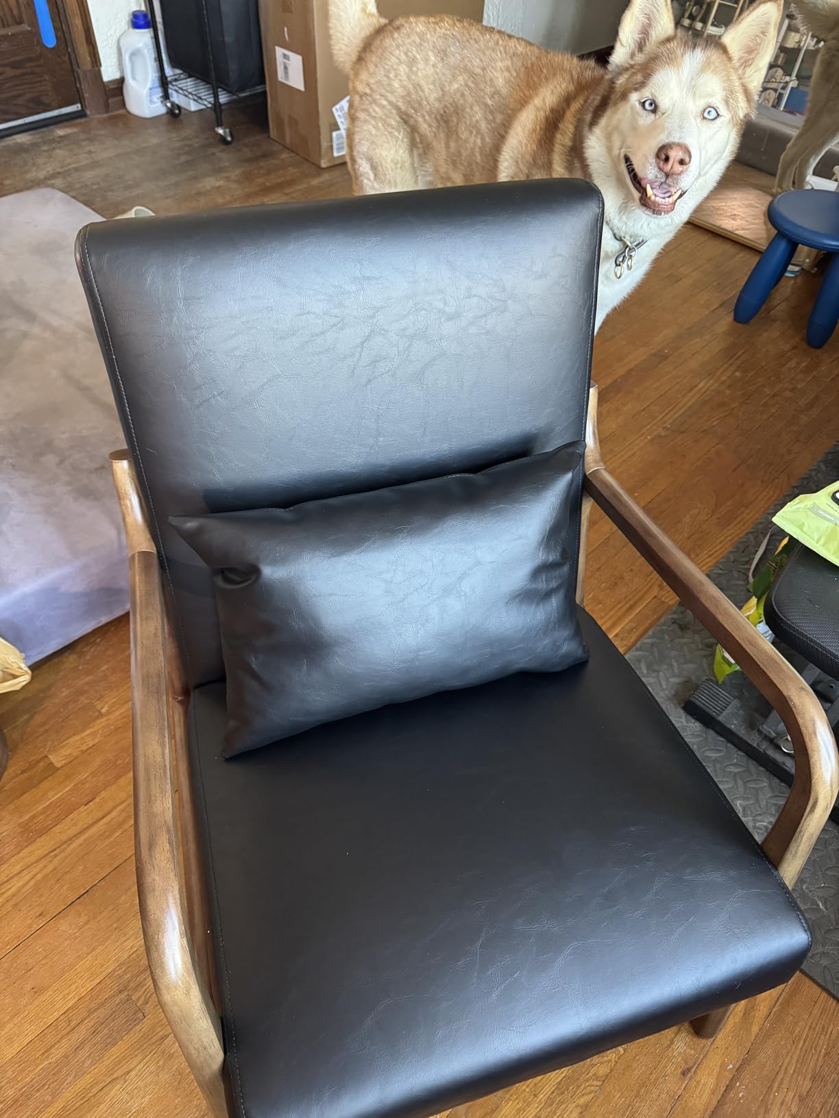 Achicsofar Accent Chair Mid Century Modern Armchair with Lumbar Support Pillow Wood Legs PU Leather Upholstered Lounge Chairs Comfy High Back customer photo 2