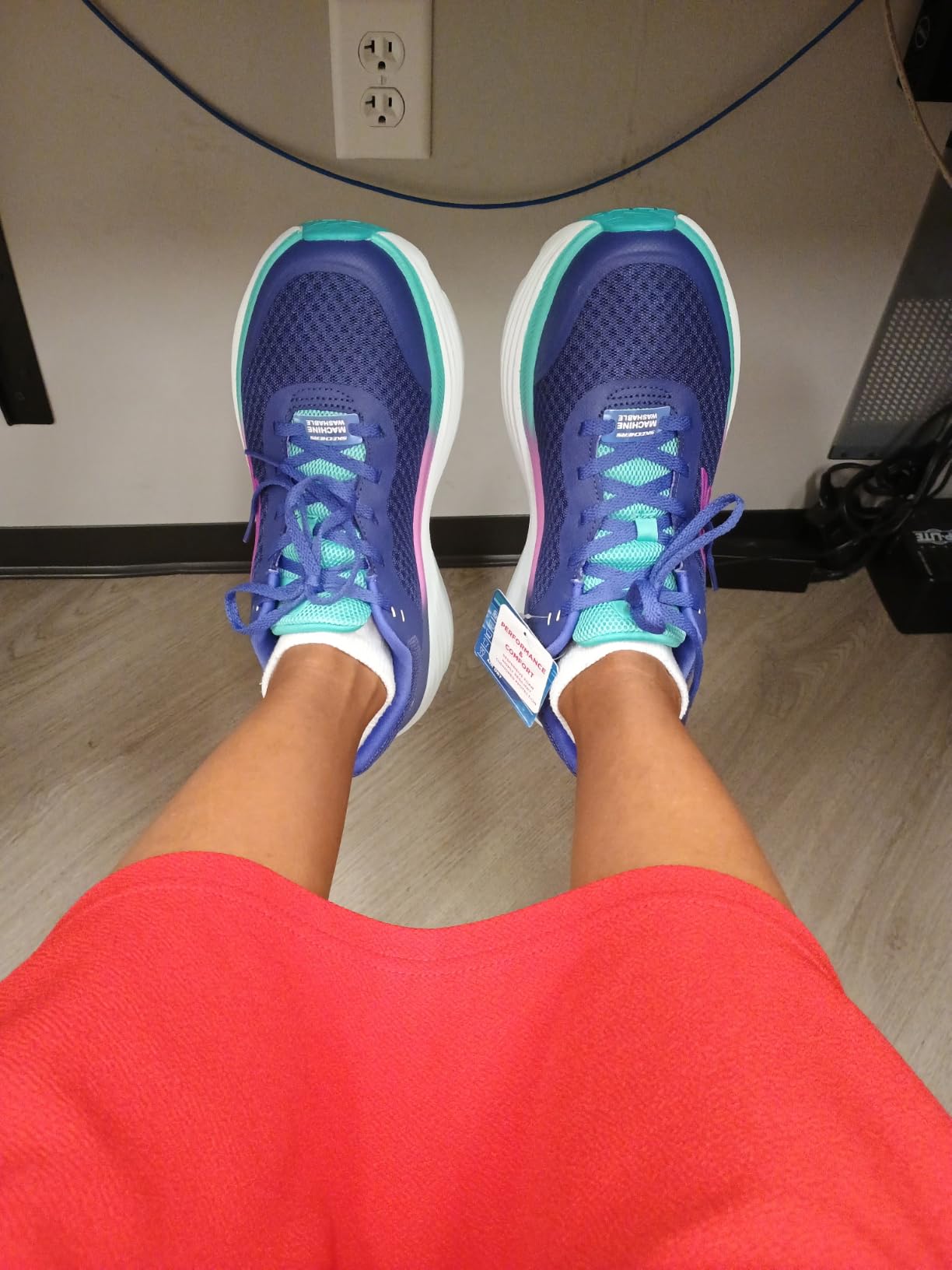 Skechers Women's Max Cushioning Endeavour Walking Sneaker customer photo 1
