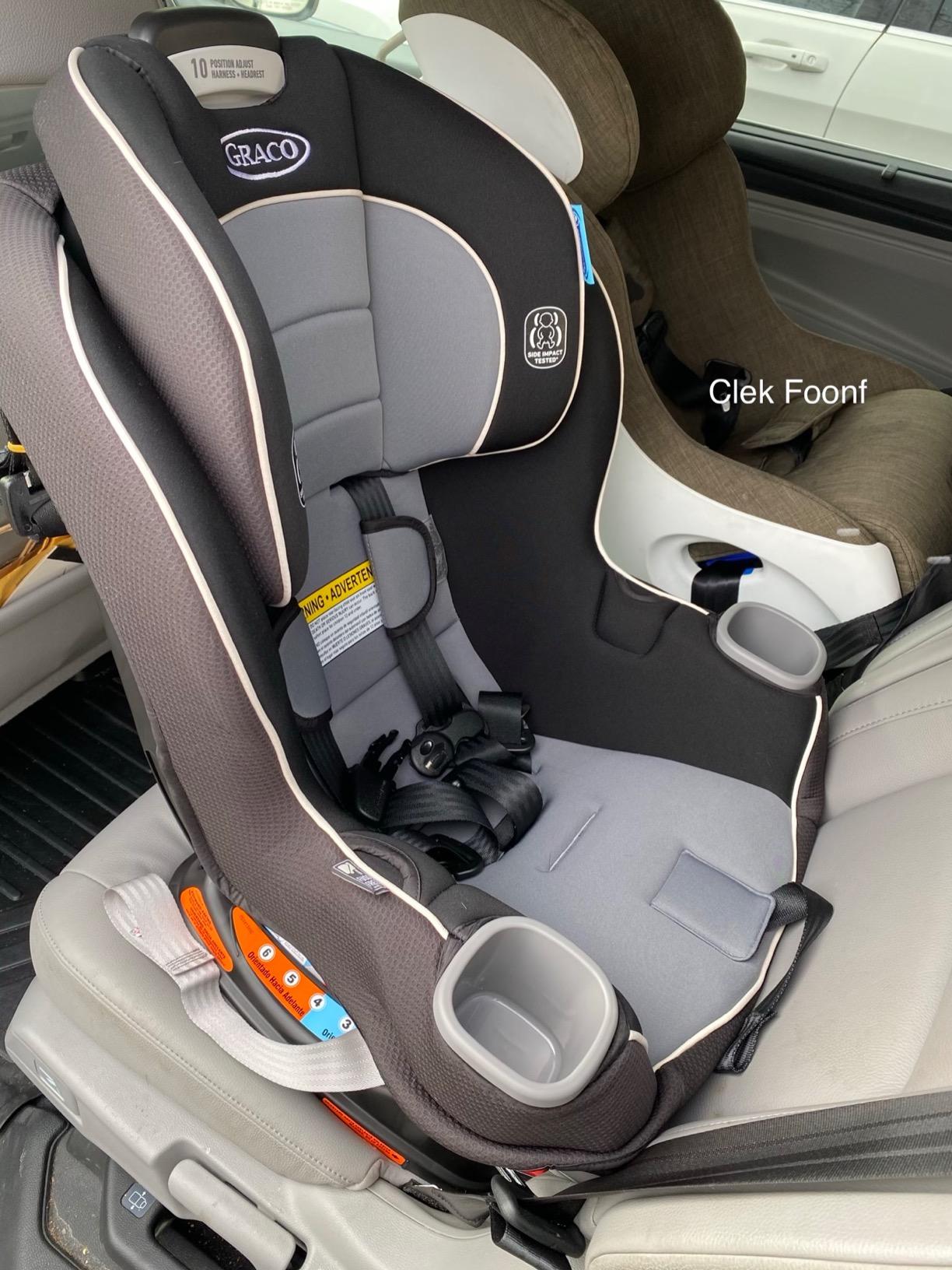 Graco Extend2Fit Convertible Car Seat, Rear and Forward Facing Car Seat with Adjustable Extension Panel for Extra Legroom, Gotham customer photo 2
