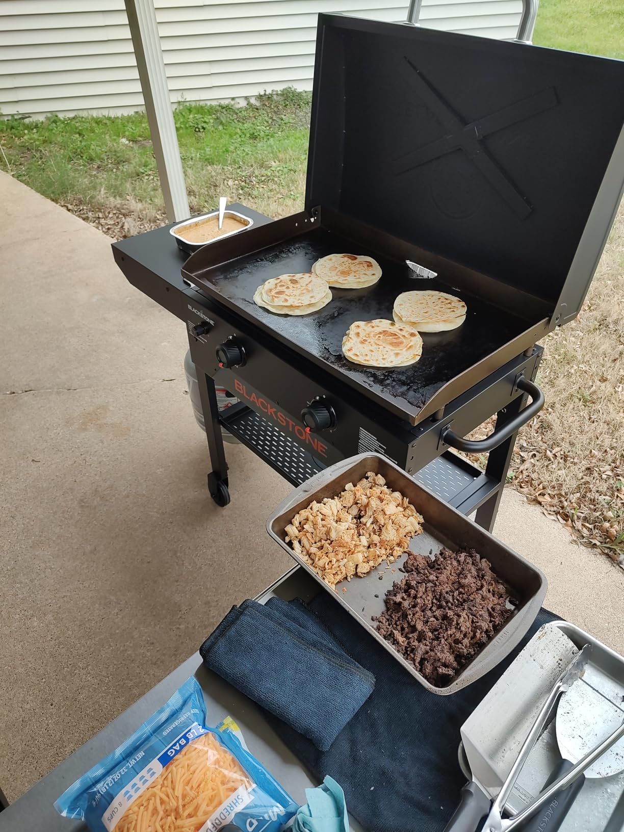 Blackstone 28 Inch Original Omnivore Griddle 2206, Blackstone 2 Burner Griddle Outdoor Flat Top Grill, Propane Portable Gas Grill customer photo 2