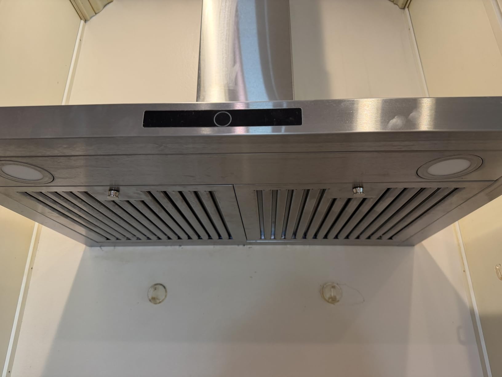 VIKIO HOME 30 Inch Wall Mount Range Hood 580CFM Low Noise Touch Control | Ducted/Ductless Convertible, Stainless Steel Kitchen Vent Hood with 3-Speed Fan and LED Lights customer photo 2