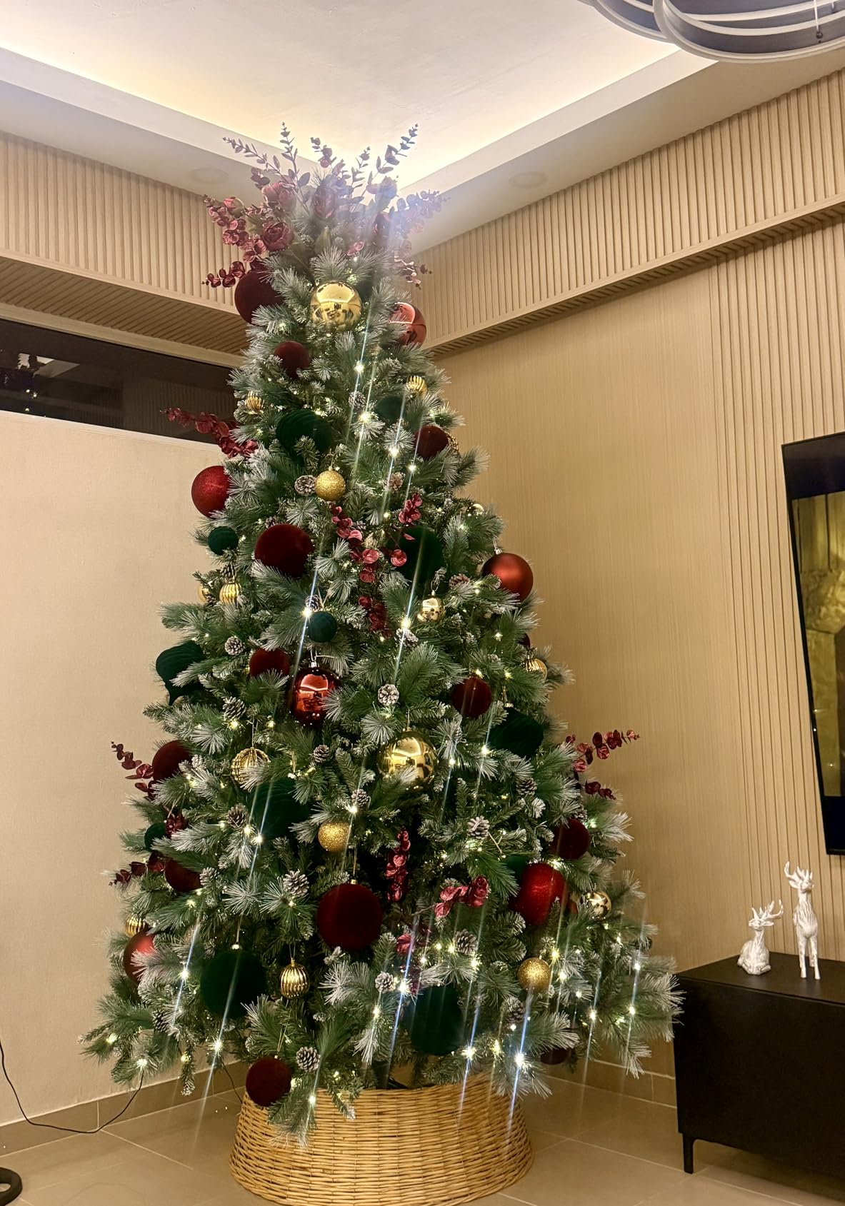 Best Choice Products 12ft Pre-Lit Scotch Pine Christmas Tree, Premium Pre-Decorated Artificial Holiday Decor w/ 3,630 Branch Tips, 2-in-1 White and Multicolor LED Lights, Cordless Setup customer photo 2
