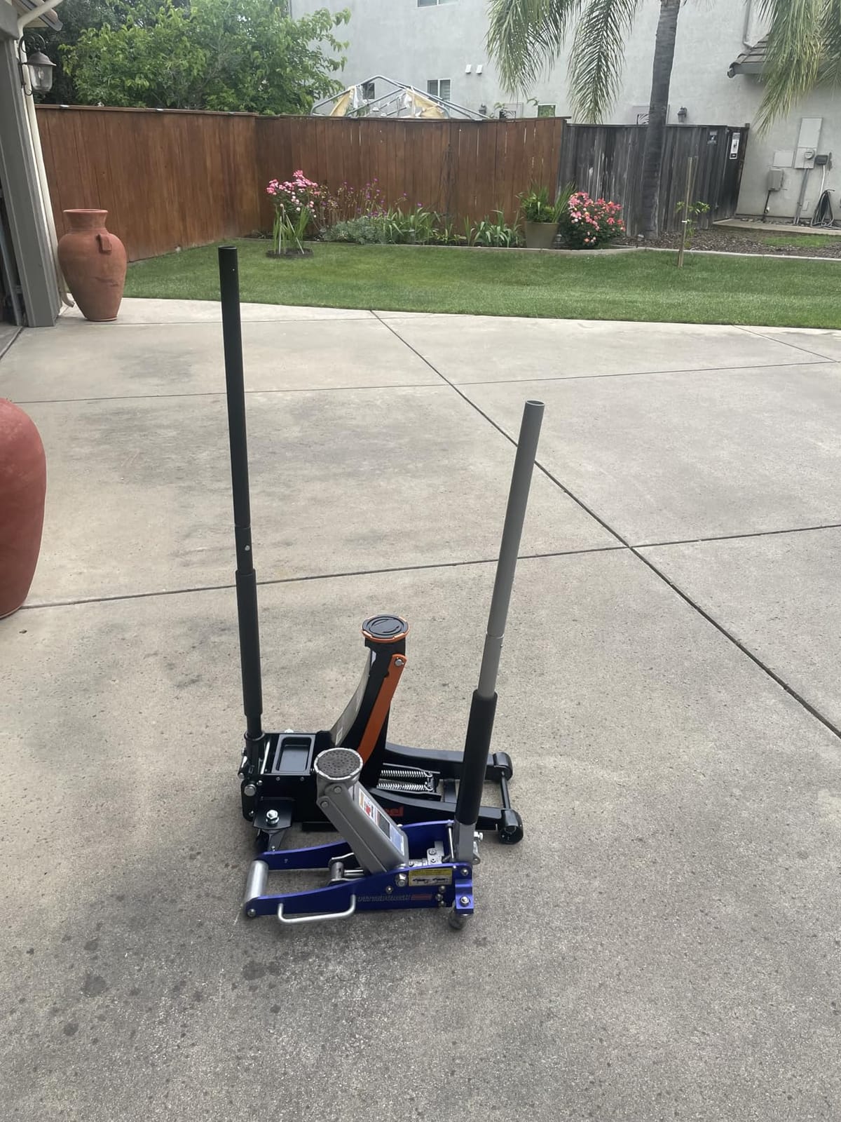AV Steel Low Profile Floor Jack 3 Ton (6600 lbs), Heavy Duty Hydraulic Jack for Car, Heavy-Duty Floor Jack with Dual Pistons Quick Lift Pump, Car Floor Jack with Lifting Range 3-1/8'' to 19-7/8'' customer photo 2
