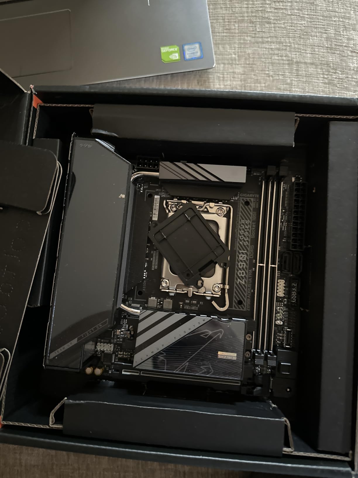 GIGABYTE Z890I AORUS Ultra Core (Series 2) LGA 1851, Mini-ITX, DDR5, 2X M.2, PCIe 5.0, Thunderbolt 4, WIFI7, 2.5GbE LAN, EZ-Latch customer photo 1