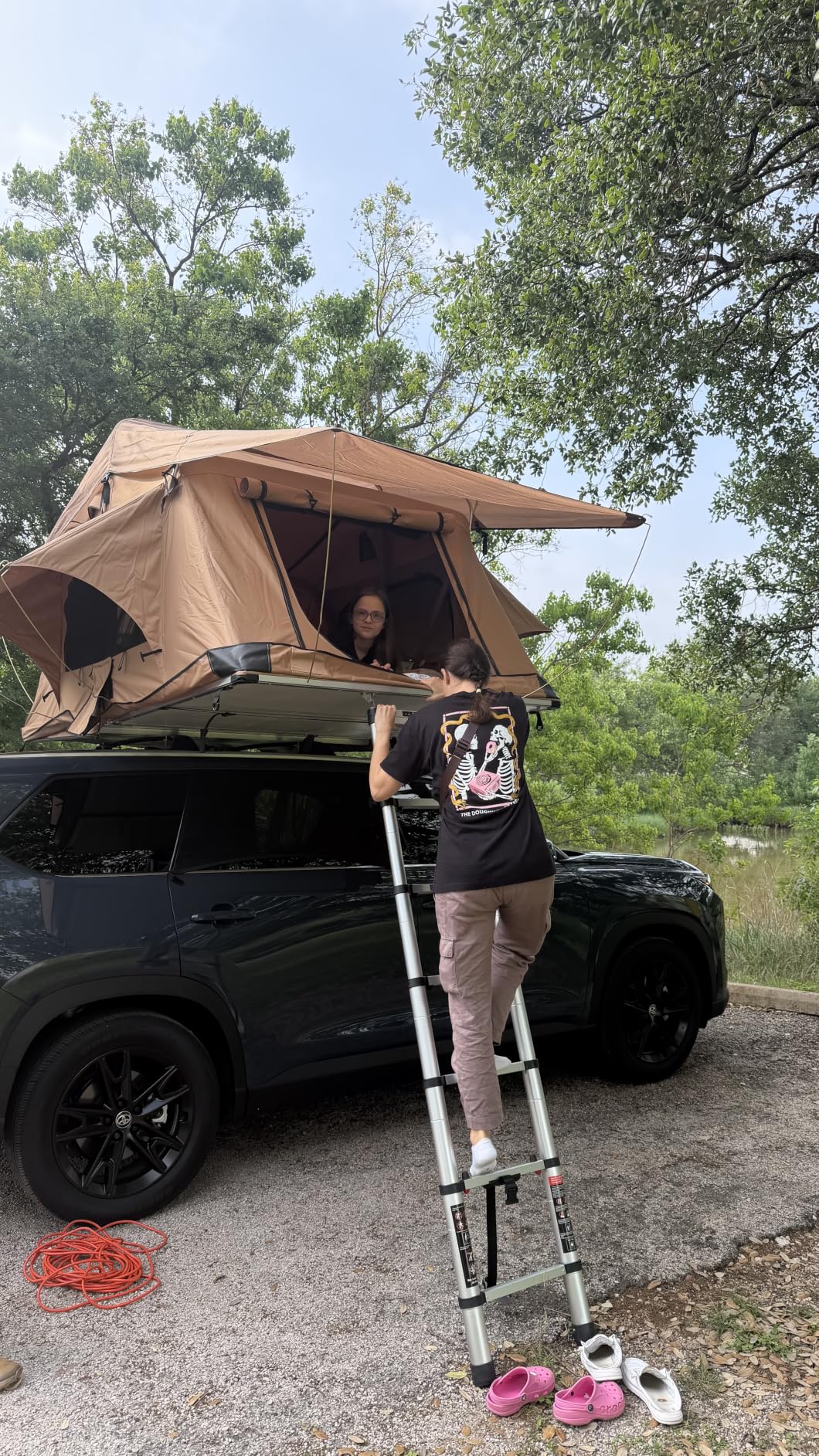VEVOR Rooftop Tent Hard Shell, 2-3 Person Roof Top Tent for Car SUV Truck Jeep Van Camping with Telescopic Ladder, Thick Mattress & LED Light customer photo 2