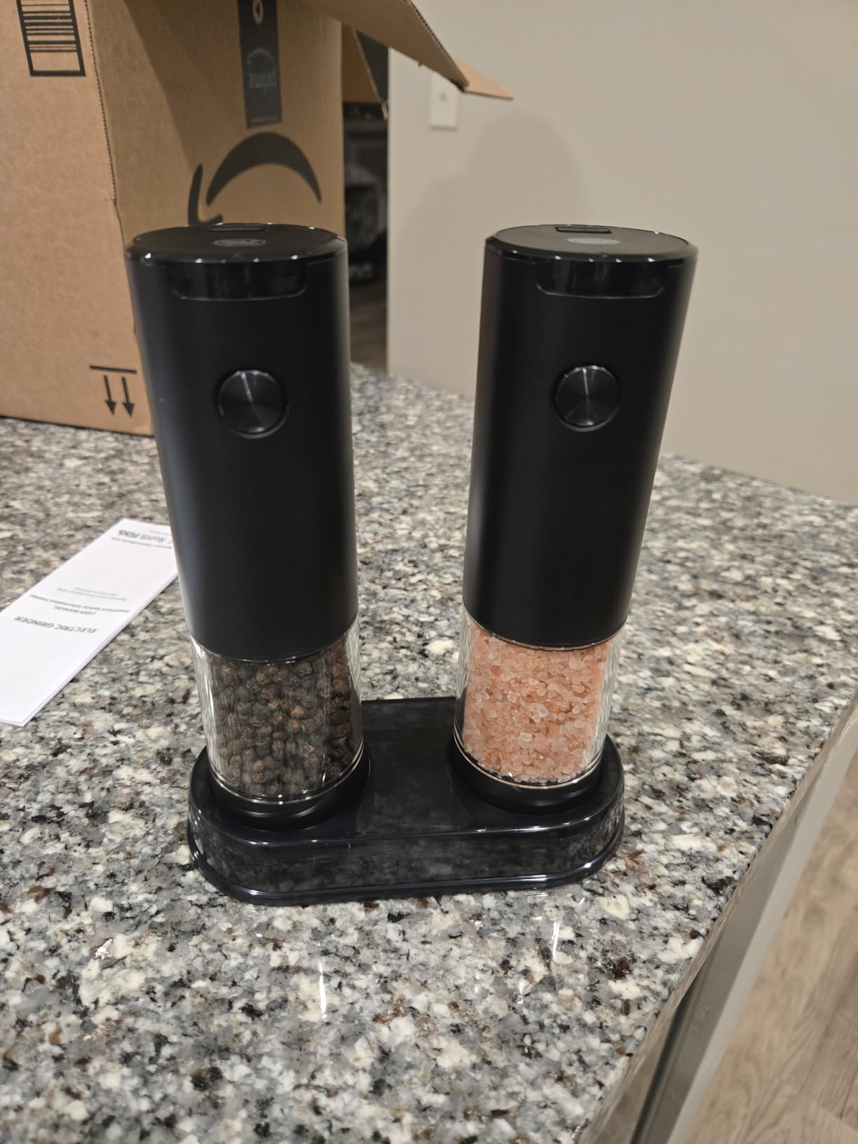 Electric Salt and Pepper Grinder Set Automatic Battery Pepper Mill Shakers Adjustable Coarseness Upgraded Larger Capacity with Led Home and Kitchen Appliances Birthday Gifts for Women Men customer photo 1