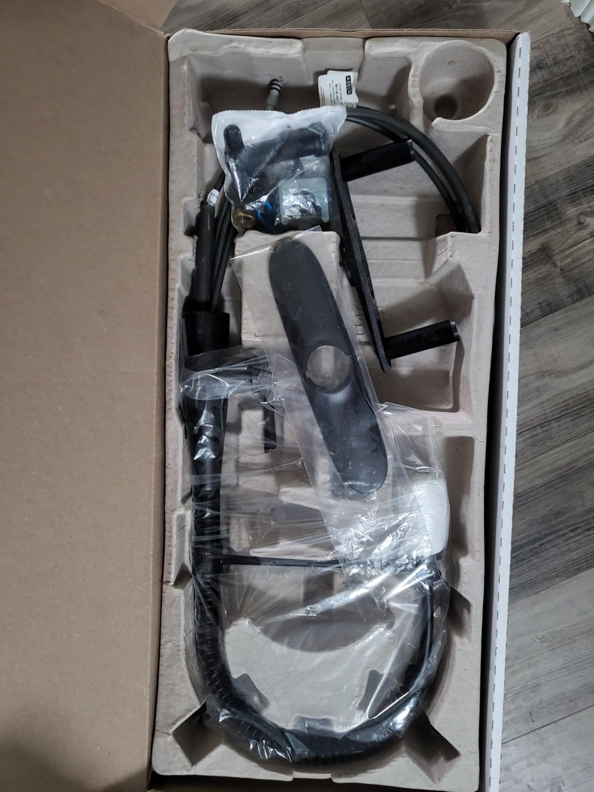 Delta Essa Pro Style Commercial Kitchen Faucet with Pull Down Sprayer, Chrome 9613-DST customer photo 2