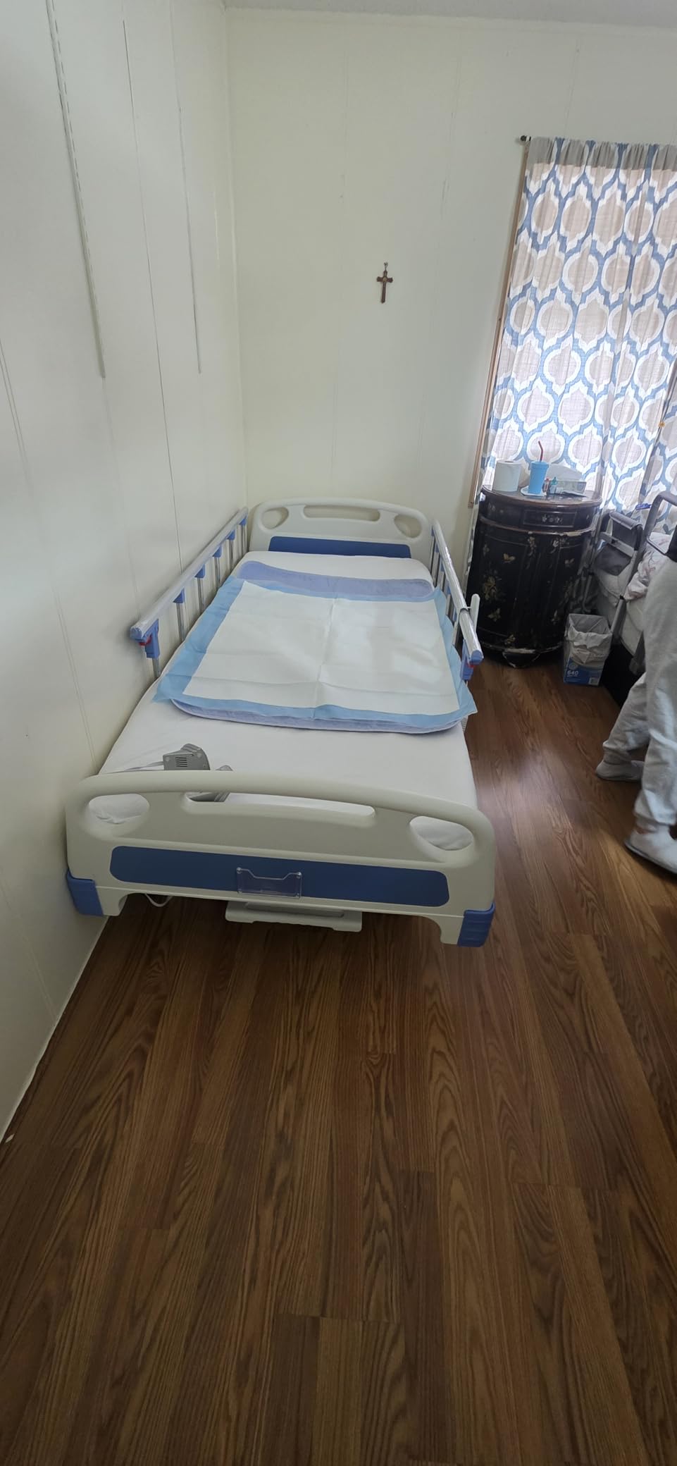 Real Relax Premium 2 Function Full Electric Hospital Bed, ICU Electric Medical Bed with 4 inch Foam Mattress & IV Pole, Dining Table Board and 5 inch Locking Casters, 530LBS Loading customer photo 1