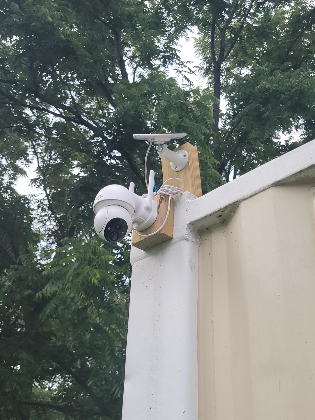 Hiseeu Solar Camera Wireless Outdoor, Home Security Camera System, 500GB HDD | 2.4G & 5G WiFi, Solar-Powered, 4MP, 4 Cam-Kit, Color Night Vision, 360° View, Pan & Tilt, Local Recording, No Subscription customer photo 2