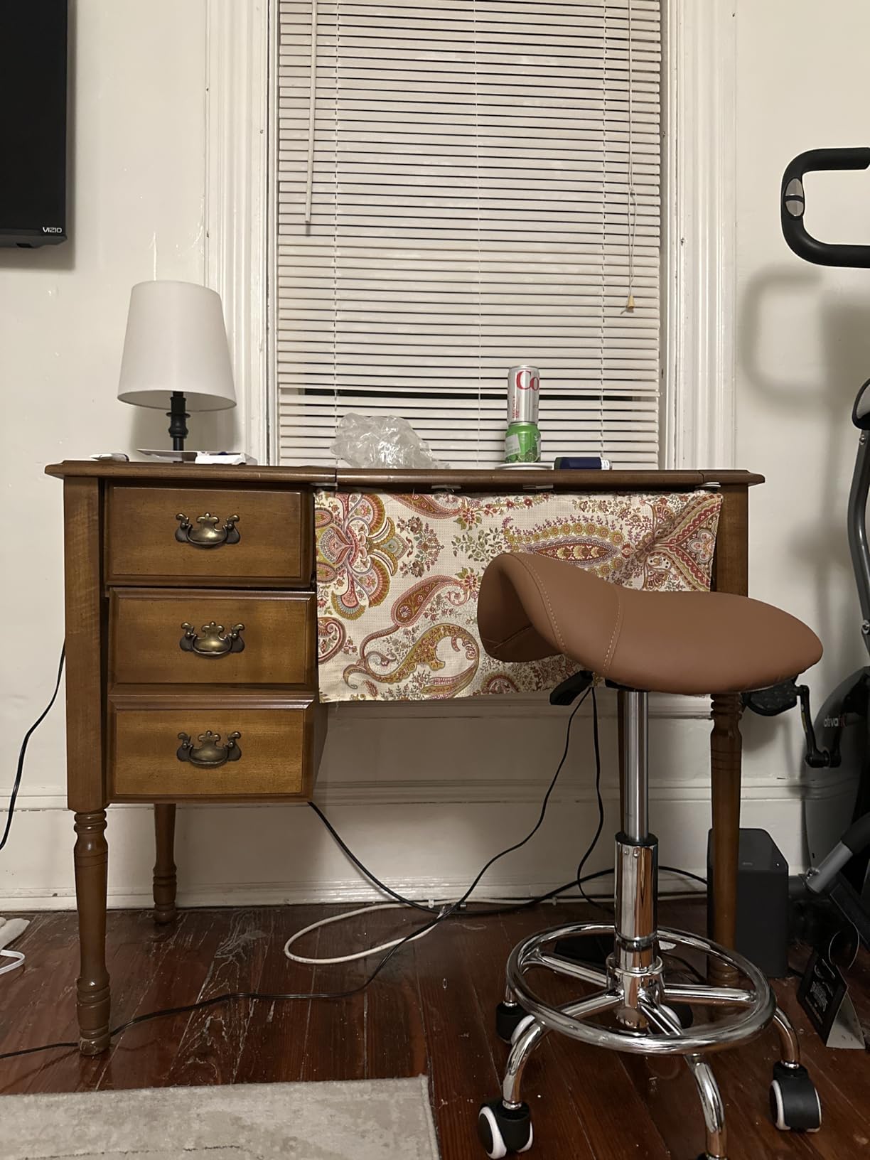 YEEZEE Saddle Stool Ergonomic, Saddle Chair with Wheels, Dark Black customer photo 2
