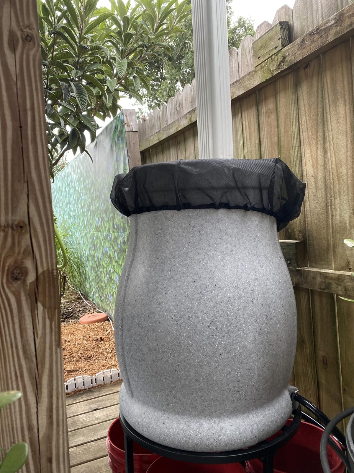 FCMP Outdoor 45-Gallon Catalina Rain Barrel - BPA-Free, Flat-Back Design with 3.5 Foot Garden Hose, Shut-Off Thumb Valve, and Fixed Lid, Black customer photo 1