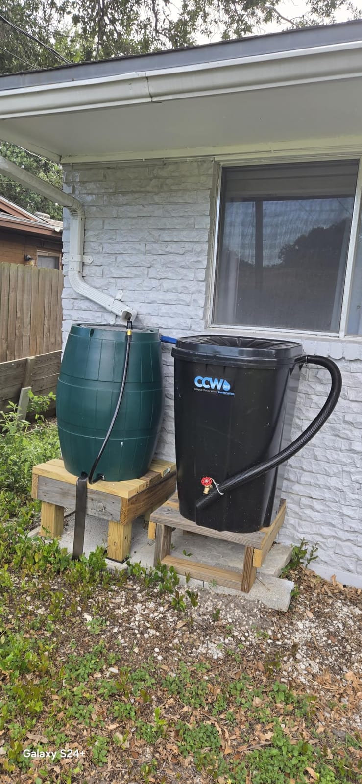 FCMP Outdoor Raincatcher 4000, Flat-Back Rain Water Barrel, 50-Gallon, Gray - Rainwater Collection Storage Container with Side Spigots, Mesh Screen, Garden and Overflow Hose & Linking Kit customer photo 2