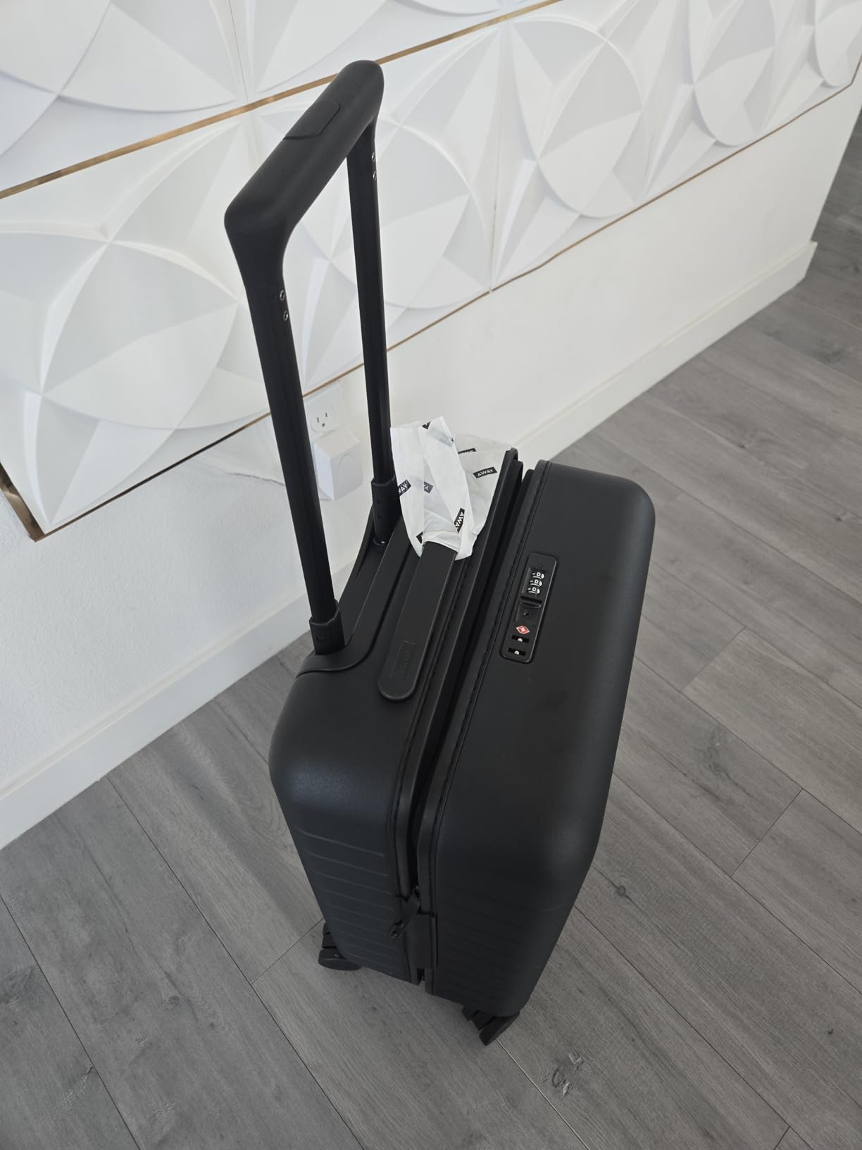 Away The Carry-On Luggage, 22-inch Lightweight Hardside Spinner Suitcase customer photo 2