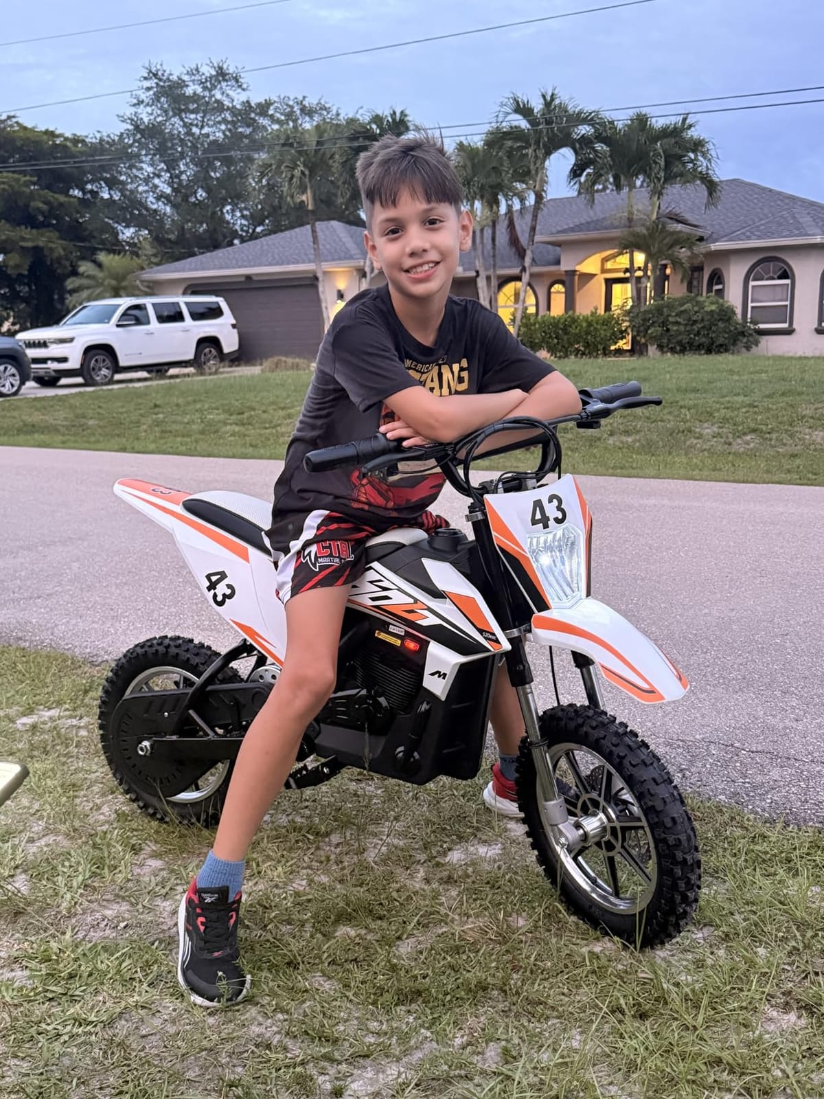 Blitzshark 36V 650W Kids Electric Dirt Bike, Dual Disc Brakes | Off-Road Motocross Style, 17 MPH Speed, Aluminum Wheels, Dual Suspension, Twist Grip Throttle, Rubber Tires, Leather Seat customer photo 1