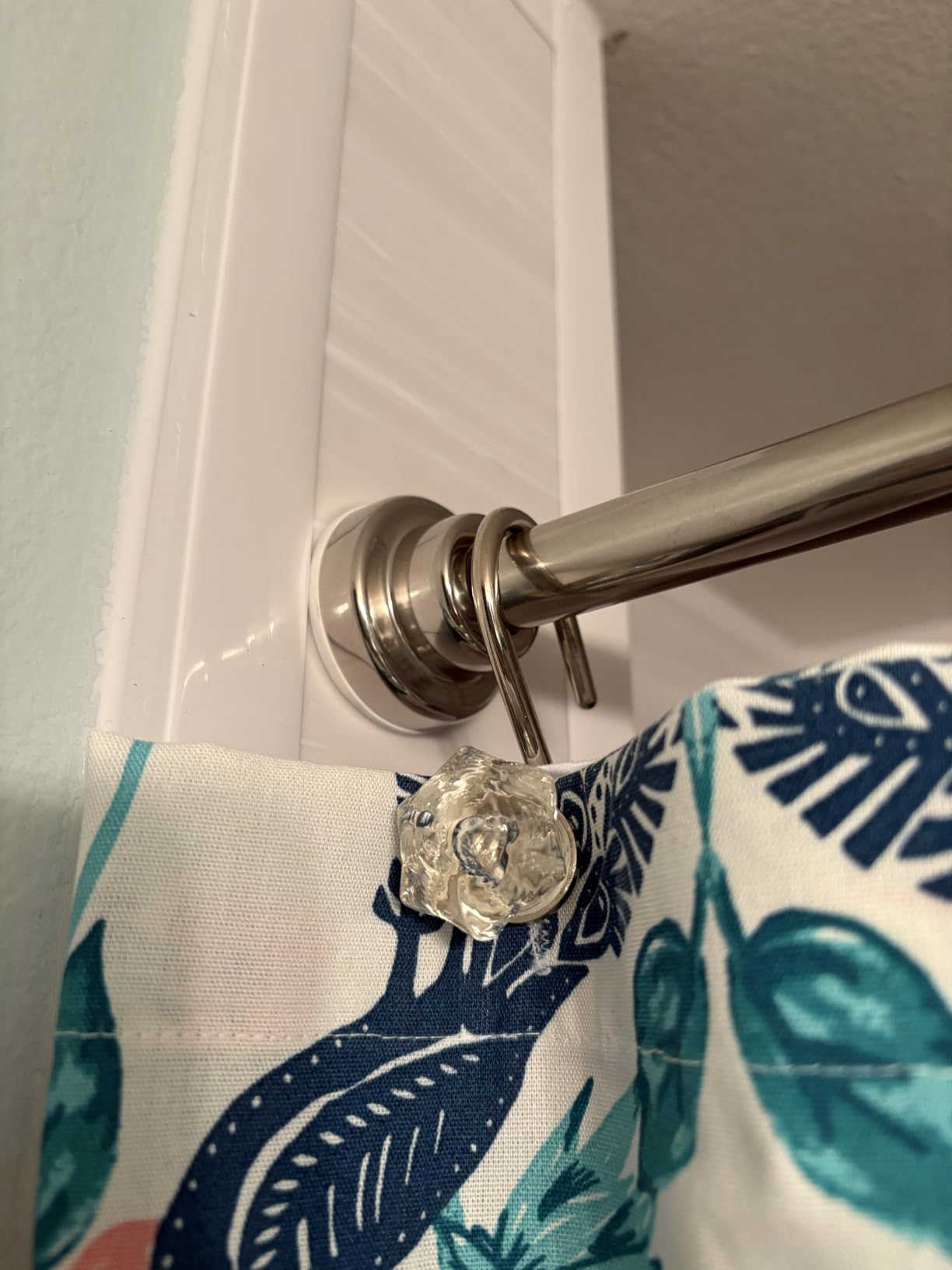 TEECK Shower Curtain Rod, 32-80 inch Adjustable Spring Tension Curtain Rod, Never Rust Anti-Slip Shower Curtain Rod for Bathroom, No Drilling, Never Collapse, Easy to Use, Silver customer photo 1