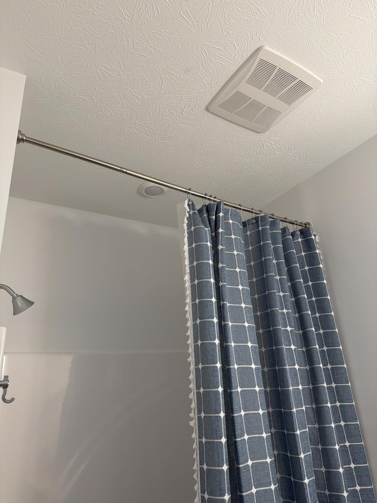 TEECK Shower Curtain Rod, 32-80 inch Adjustable Spring Tension Curtain Rod, Never Rust Anti-Slip Shower Curtain Rod for Bathroom, No Drilling, Never Collapse, Easy to Use, Silver customer photo 2