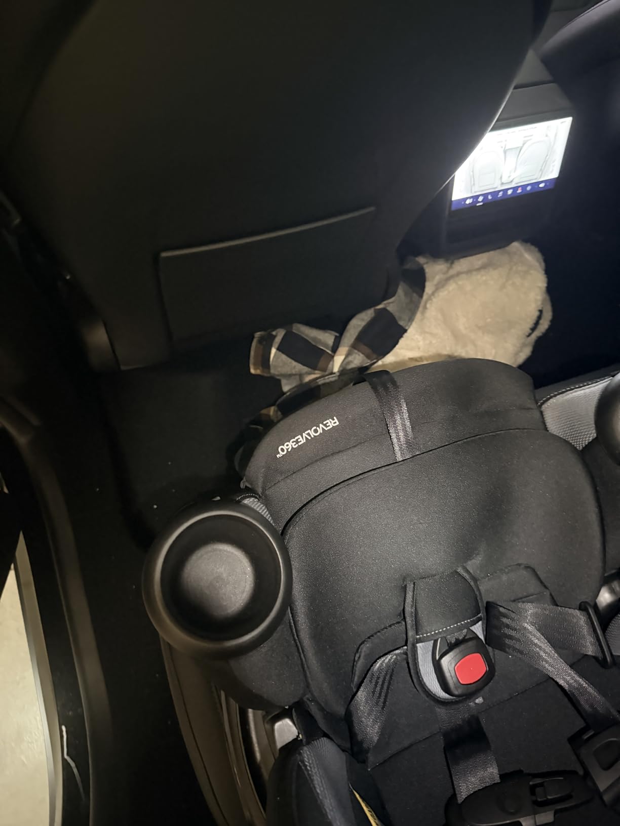 Evenflo Revolve360 Extend All-in-One Rotating Car Seat with Quick Clean Cover, Rear-Facing, Forward-Facing, Highback Booster Mode, Infant to 12 Years (Rockland Green) customer photo 1