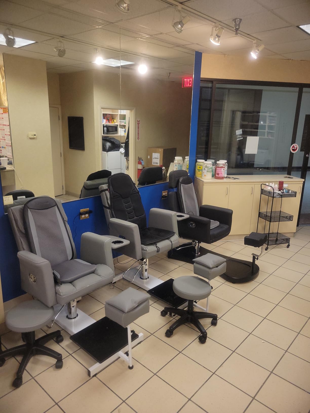 Pedicure Chair with Stool & Bubble Massage Foot Bath, Hydraulic Pedicure Chair for Nail Tech, No Plumbing, 360 ° Rotation for Beauty Spa Salon Unit Station Grey customer photo 1