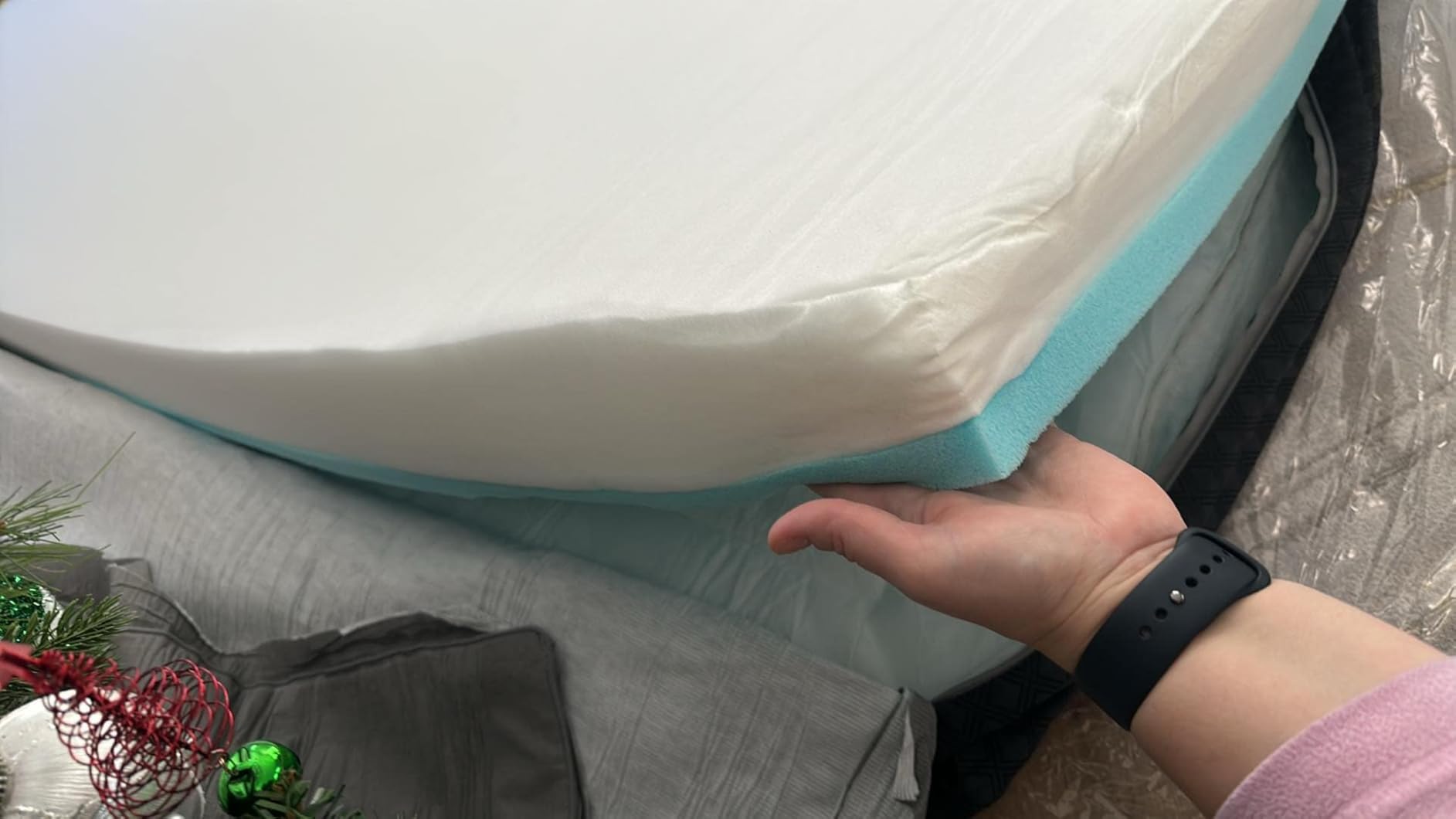 14 Inch Queen Mattress for Heavy People, Cooling Hybrid Mattress with Ice Silk Cover & Gel Memory Foam, 7-Zone Ergonomic Support, Extra Firm Bed with Strong Edge Support, No Sagging & Pressure Relief customer photo 2