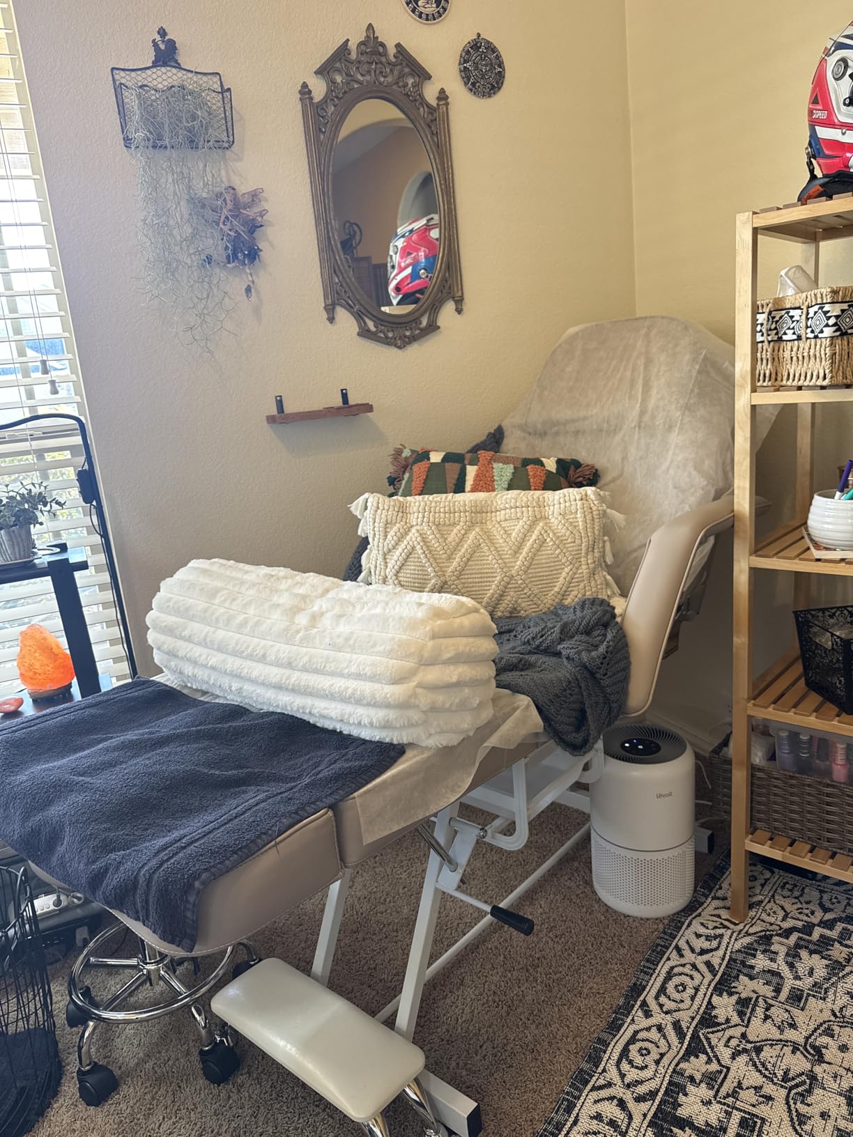 Tattoo Chair for Client, Facial Bed for Esthetician with Hydraulic Stool, Adjustable Massage Table with Split Legs Design, Professional Tilting Beauty Lash Spa Artist Salon Waxing Barber Equipment customer photo 2