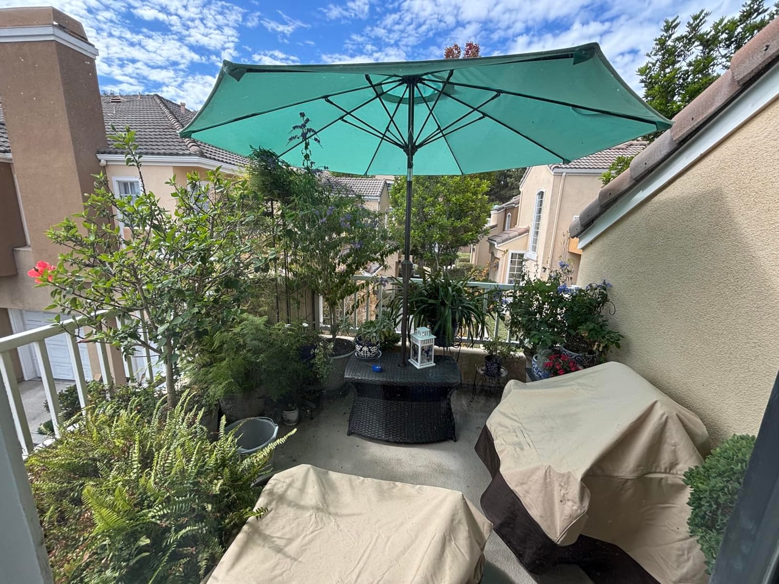 ABCCANPY OLEFIN 5-Year No Fading 9FT Patio Umbrella | Fade & UV Resistant Fabric, 8 Fiberglass Ribs, Wind Vent, Crank Lift & Tilt, Outdoor Table Umbrella customer photo 1