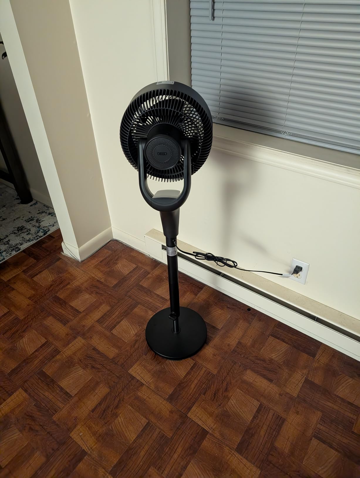 DREO Fan for Bedroom, 2026 Upgraded, 90ft Airflow, Quiet Fan, 90° Oscillating Standing Fan for Whole Room, DC Motor, 8+H Speeds, 3 Modes, 38-42'' Adjustable Height, 8H Timer, 105° Manual Vertical customer photo 1