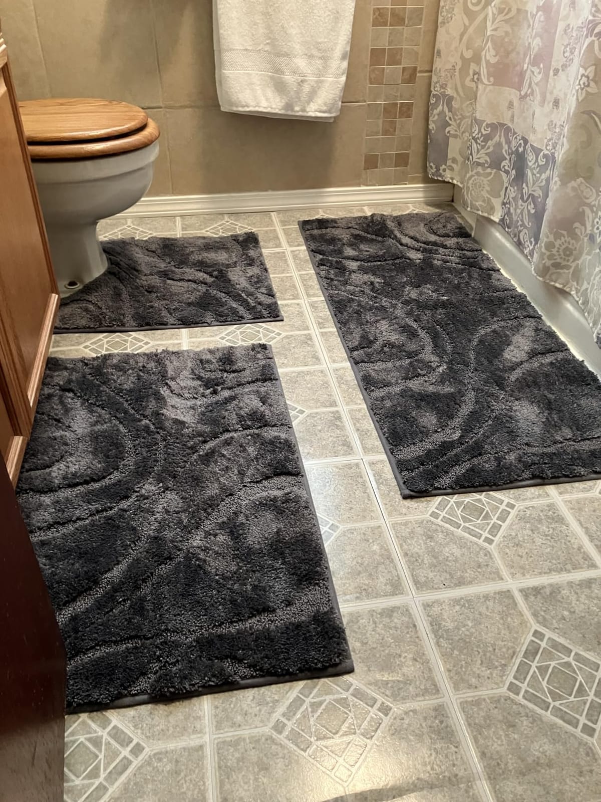 HEBE Bathroom Rugs Sets 5 Piece, Non Slip Washable Absorbent Bath Mat Set | Super Soft Plush Microfiber Bathroom Mats with Runner Set, Solid Bathmat with U-Shaped Toilet Rug Cover Set for Tub, Shower customer photo 1