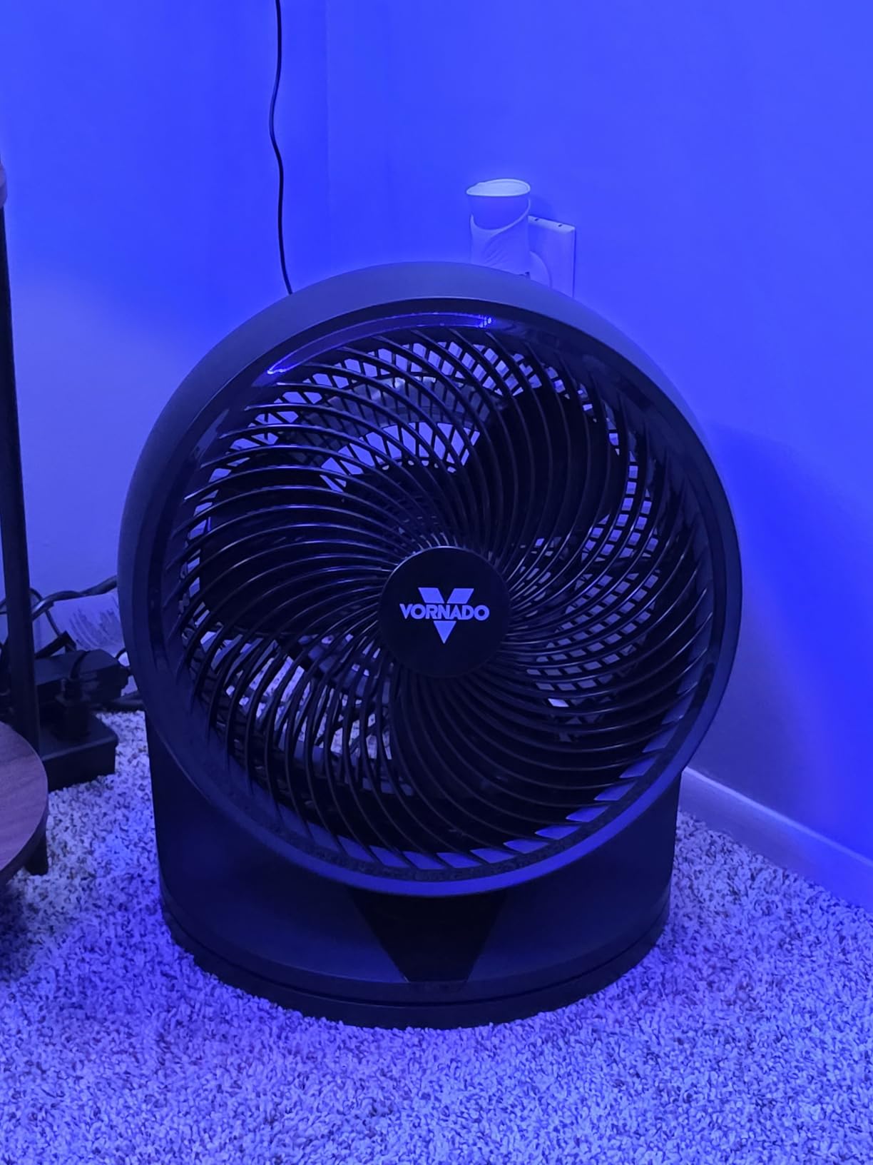 Vornado 753 OSC Whole Room Air Circulator Fan with Oscillation, Included Remote, Auto Mode, Aromatherapy with Included Scent Pads, 3 Speeds, Easy-Clean Removable Grille, Powerful Airflow, Black customer photo 2