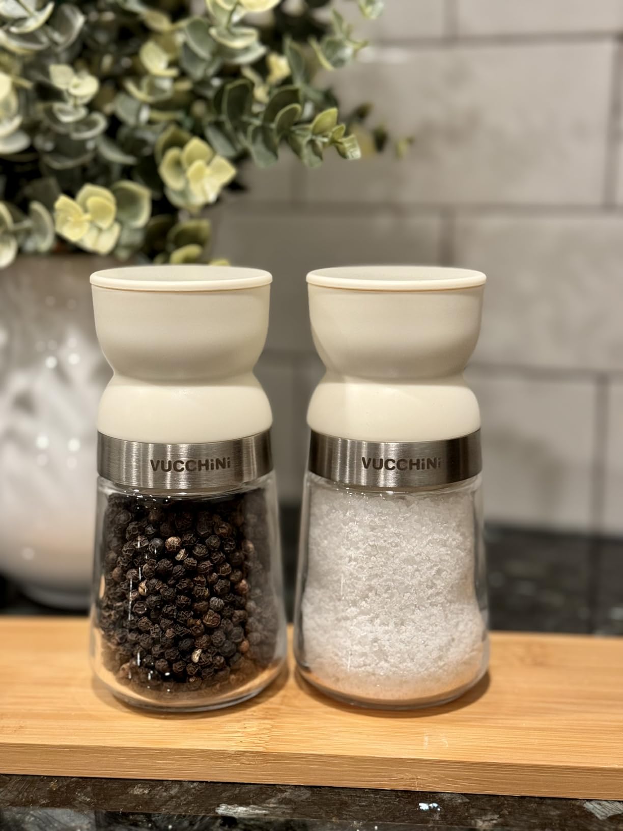 Vucchini Pepper Grinder Salt Grinder Manual - External Adjustable Coarseness with 6 Settings, Stainless Steel Ceramic Burr, Large 9 oz customer photo 1