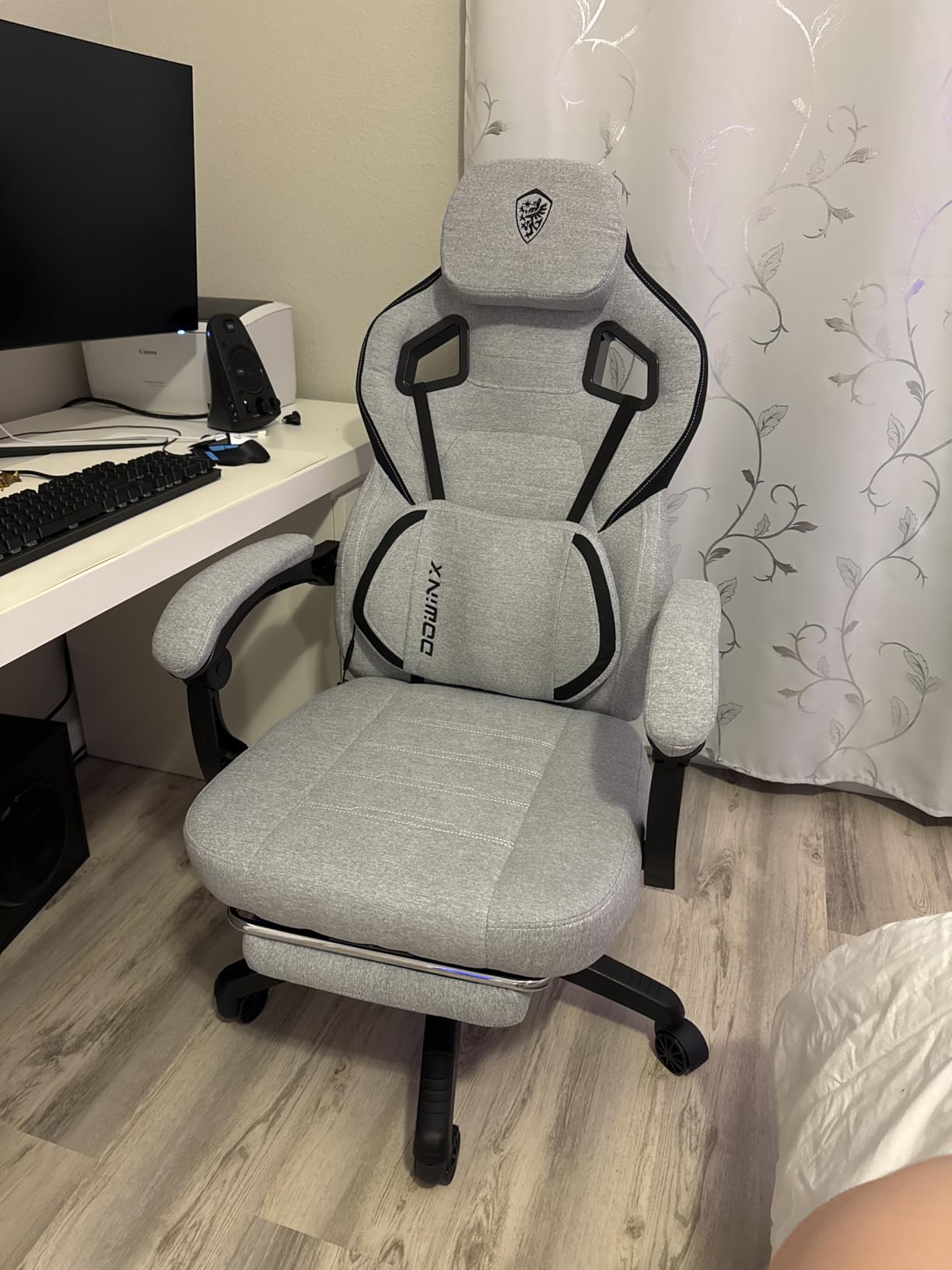 Dowinx Big and Tall Gaming Chair with Footrest, Gray | Breathable woven fabric with lumbar support and extra-wide seat back; big-and-tall frame fits larger, heavier users. customer photo 2