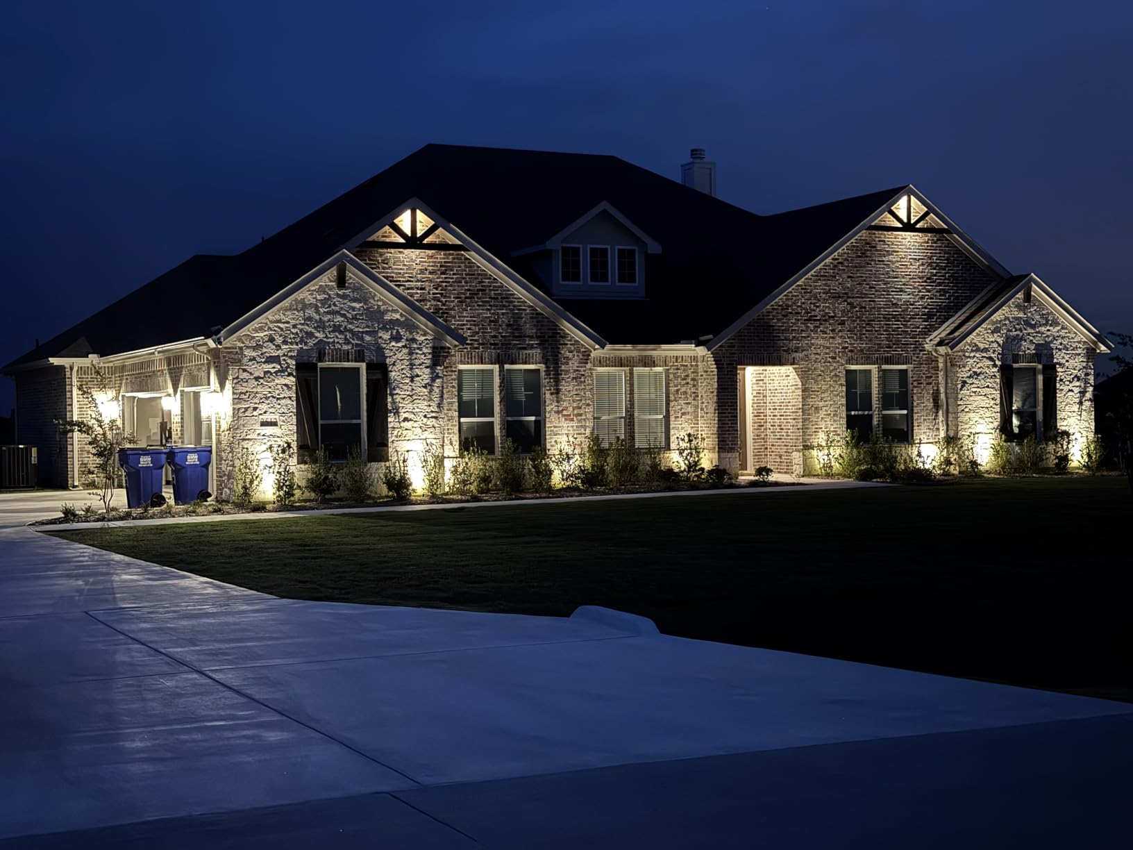 SUNVIE All-in-One LED Low Voltage Landscape Lighting Kit Dusk to Dawn 12PCS customer photo 2