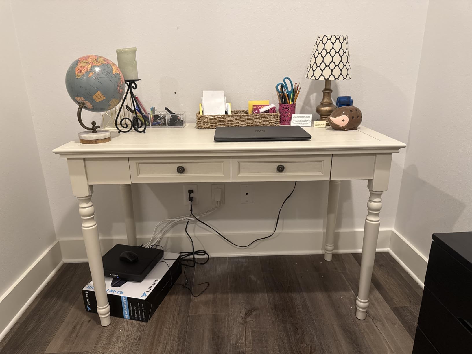 White Writing Desks with Drawers, 35