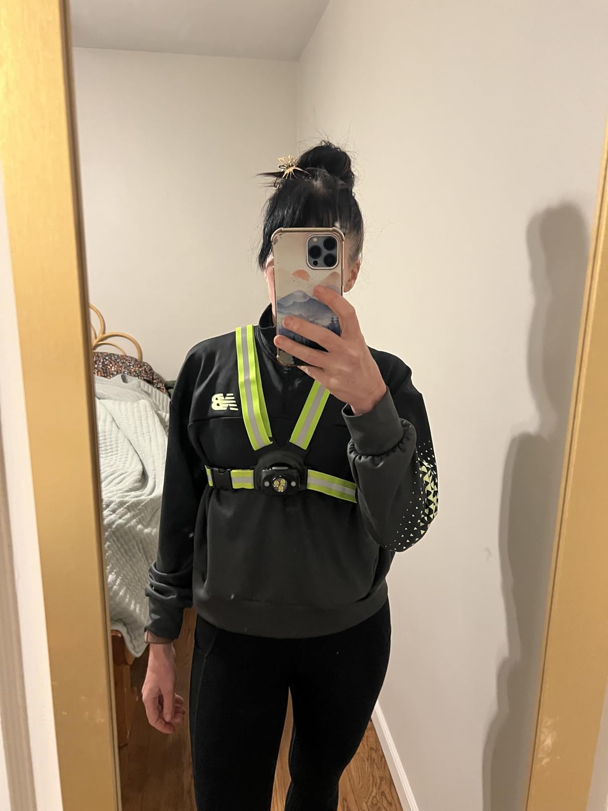 ISEYOU Running Lights for Runners, 500 Lumens Running Light with 45° Adjustable Tilt, 360° Reflective Vest & IPX4 Waterproof Rechargeable Light Up Gear for Night Walking/Cycling/Jogging/Hiking customer photo 1