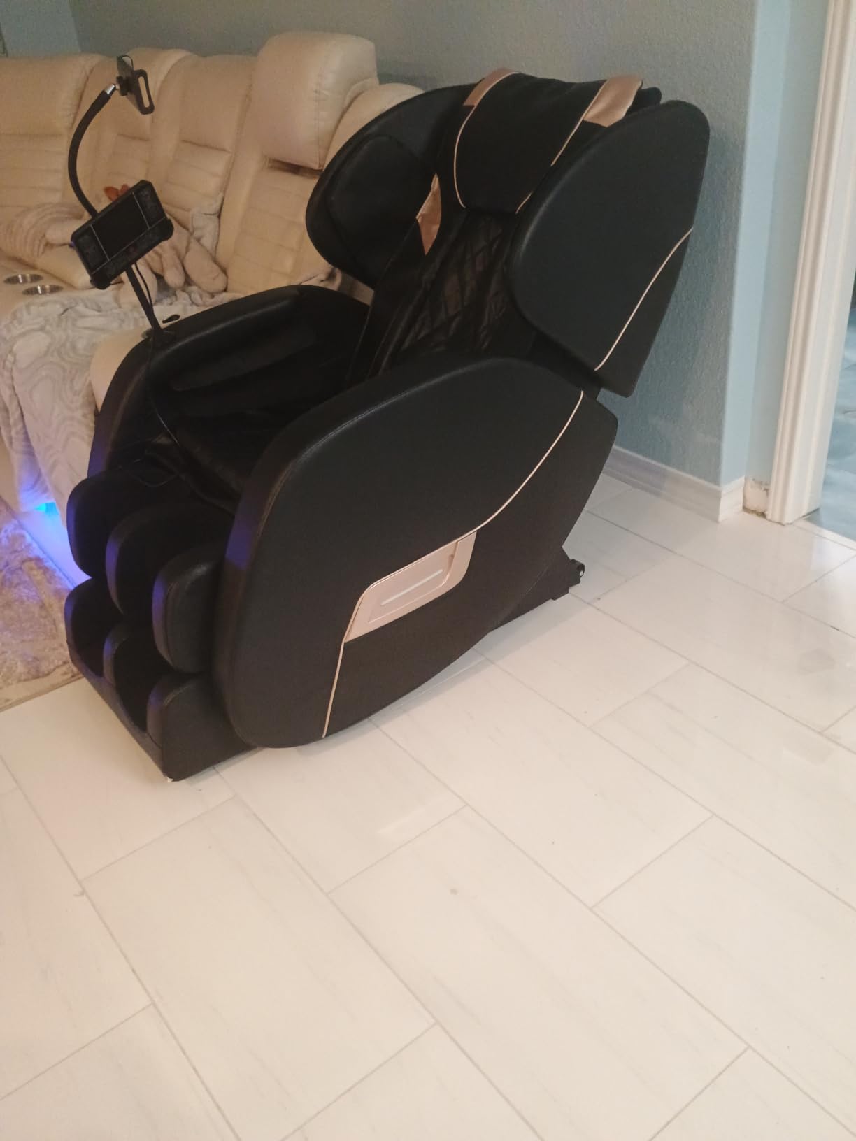 2026 Massage Chair Full Body, Zero Gravity SL-Track Shiatsu Massage Recliner Chair with Body Scan, 6 Fix Point Rollers,Airbags,Deep Yoga Stretch, Heating Function, Black customer photo 1