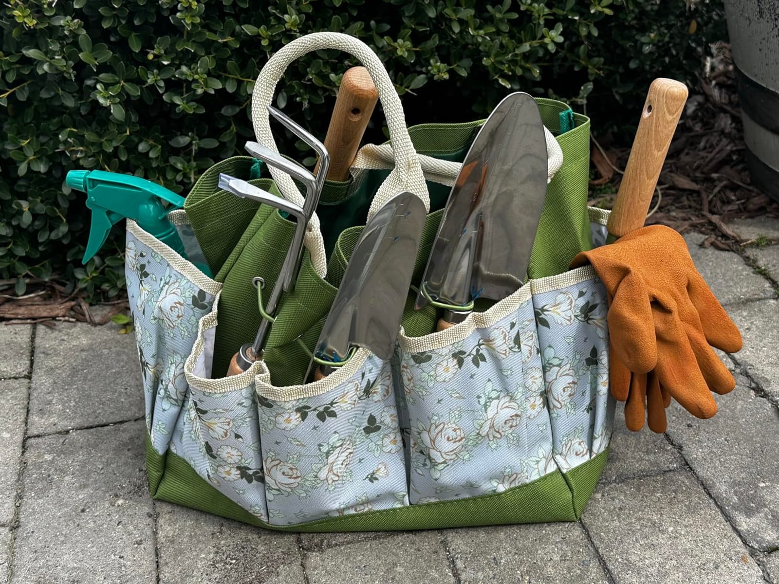 Garden Tools Set 8 PCS Heavy Duty Stainless Steel Gardening Tools - Ergonomic Hand Tools with Rust Proof Trowel, Pruner, Weeder, Hand Rake with Tote Bag and 15 Plant Tags customer photo 1