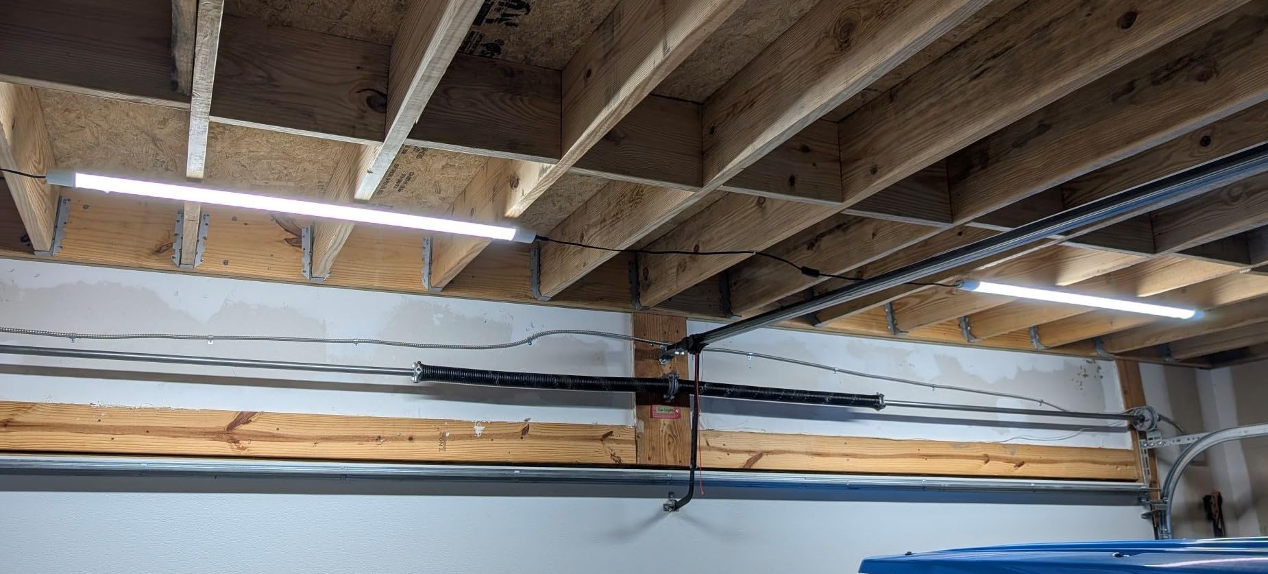 ALUSSO LED Shop Lights 4FT for Garage, 4800LM Adjustable 20W/30W/40W, 5CCT 2700K 3000K 4000K 5000K 6500K, 120V, Warm to Cool Daylight Linkable Shop Lights for Workshop, ETL, 2 Pack customer photo 2