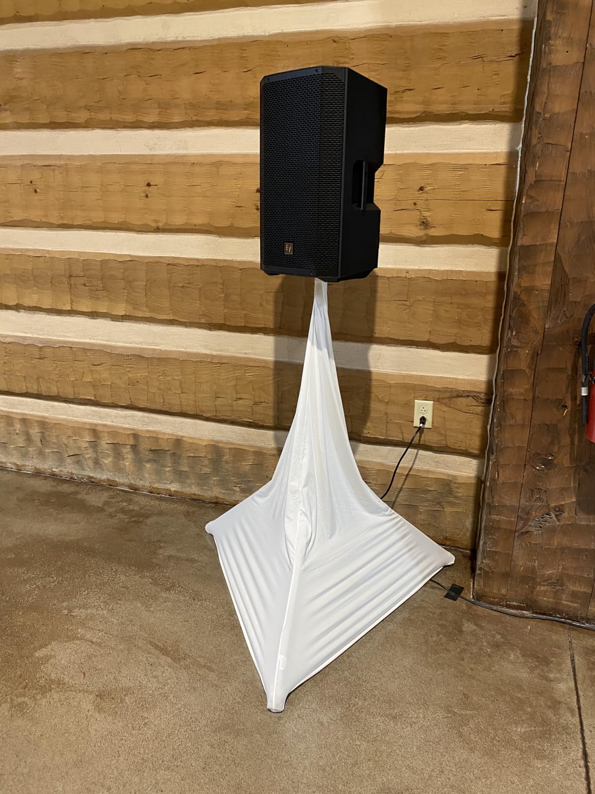 Electro-Voice EVERSE 12 Battery Powered Weatherized PA Speaker with Bluetooth Audio and Control (White) customer photo 1