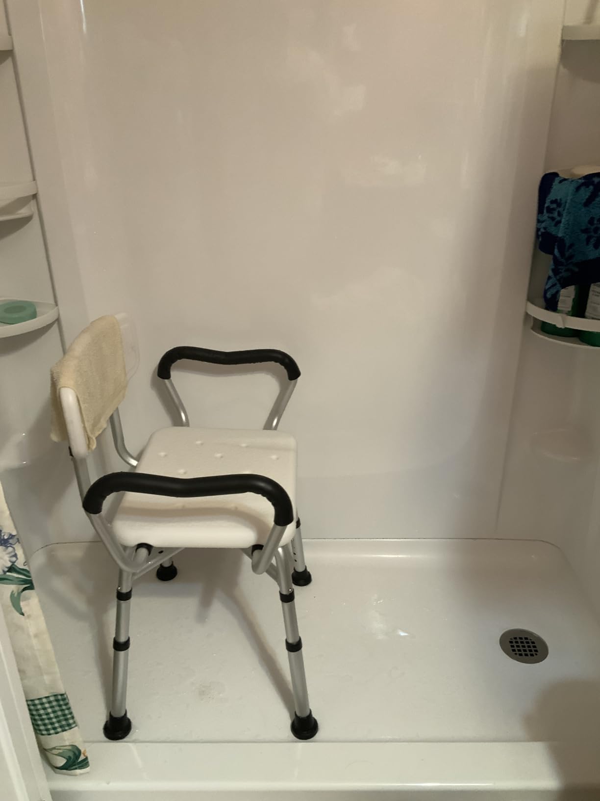 BRITULIF Adjustable Shower Chair with Arms & Back, Stable Heavy Duty 550lbs Safety Bathtub Seat with Non-Slip Feet, Rust-Resistant Aluminum Frame & Tool-Free Assembly for Elderly & Disabled customer photo 1